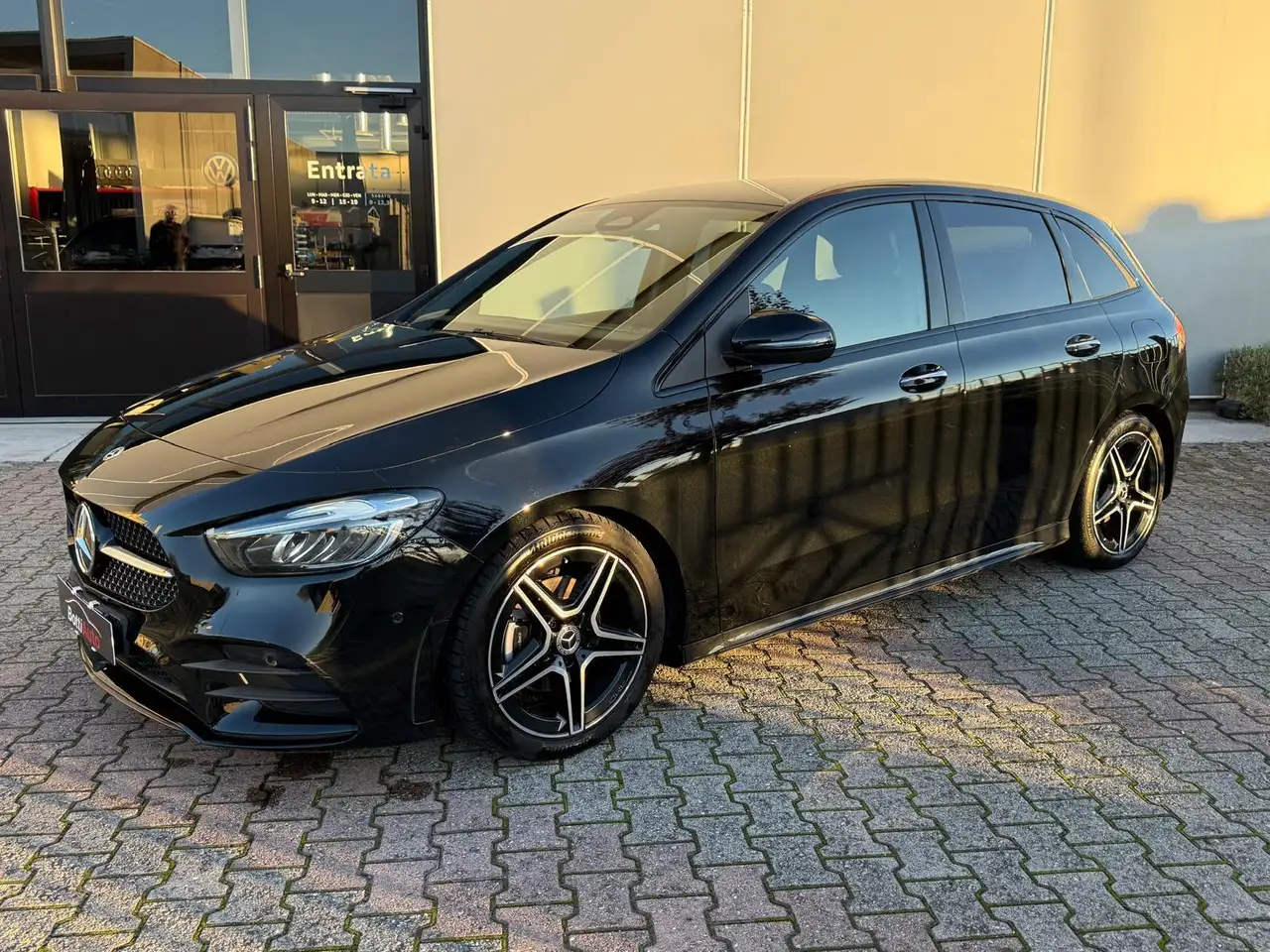 Mercedes-Benz B 180