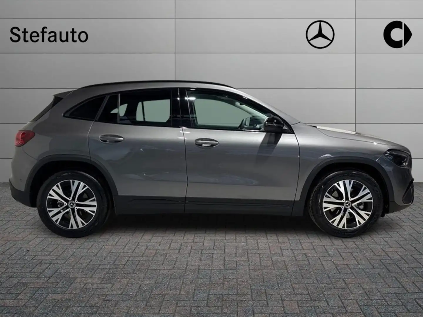 Mercedes-Benz GLA 200 d Automatic Progressive Advanced Grigio - 2