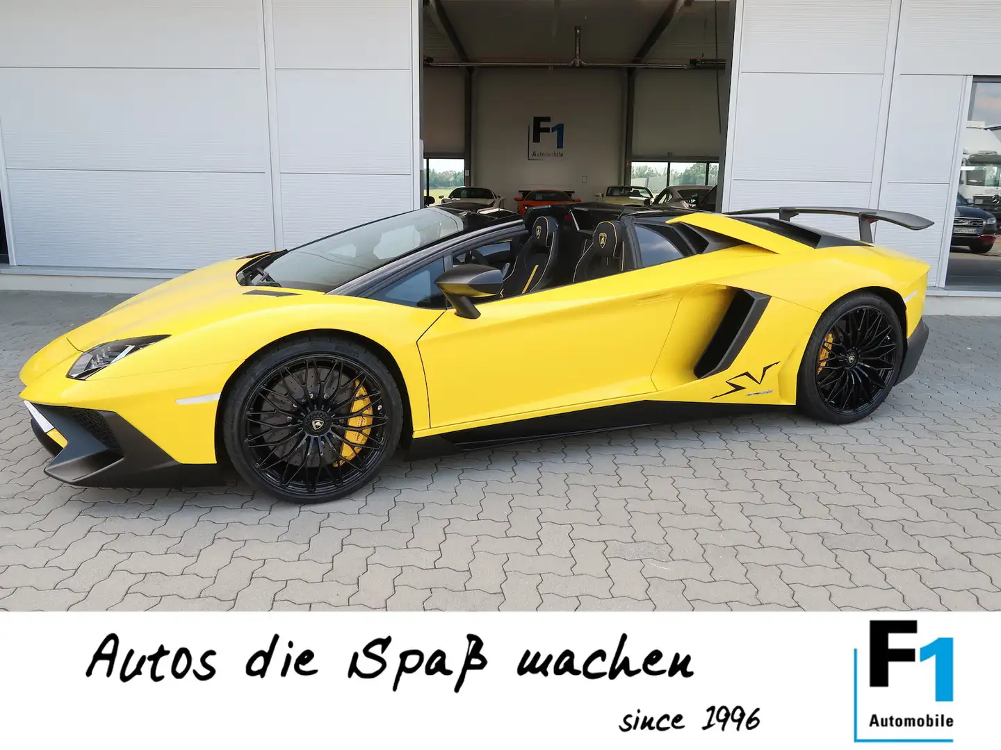 Lamborghini Aventador LP750-4 Roadster SV 1 of 500 Amarillo - 1