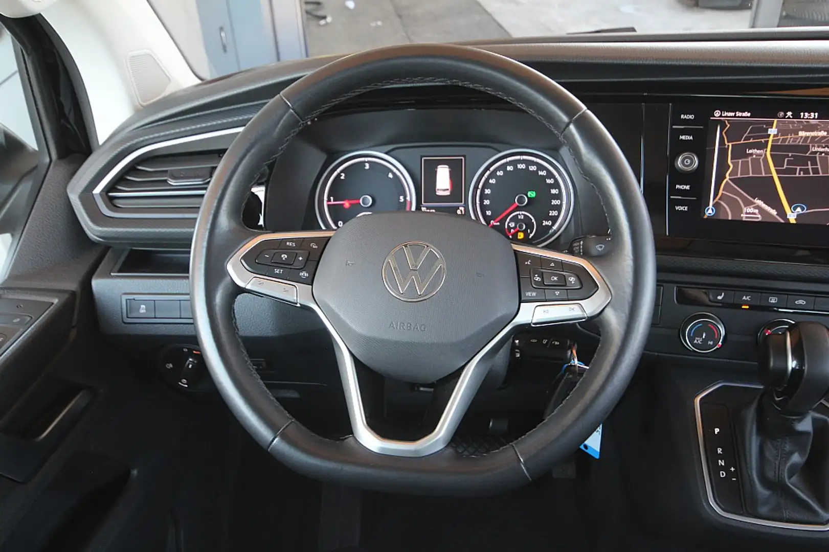 Volkswagen T6.1 Multivan 2,0 TDI BMT DSG Acc, Navi, Totwinkel, Kamera, S... Schwarz - 2