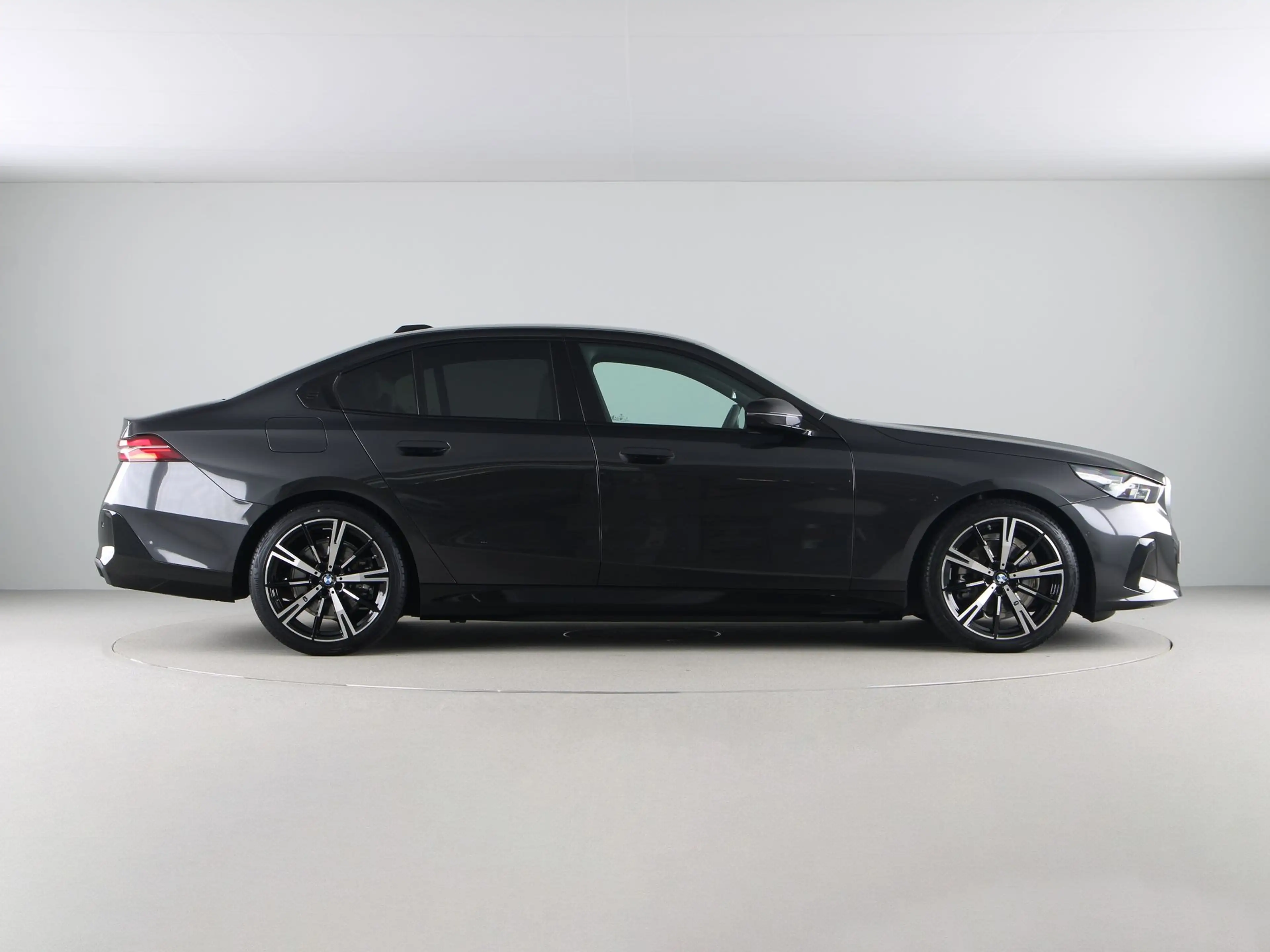 BMW 530 5 Serie 530e Sedan M-Sport — photo 8