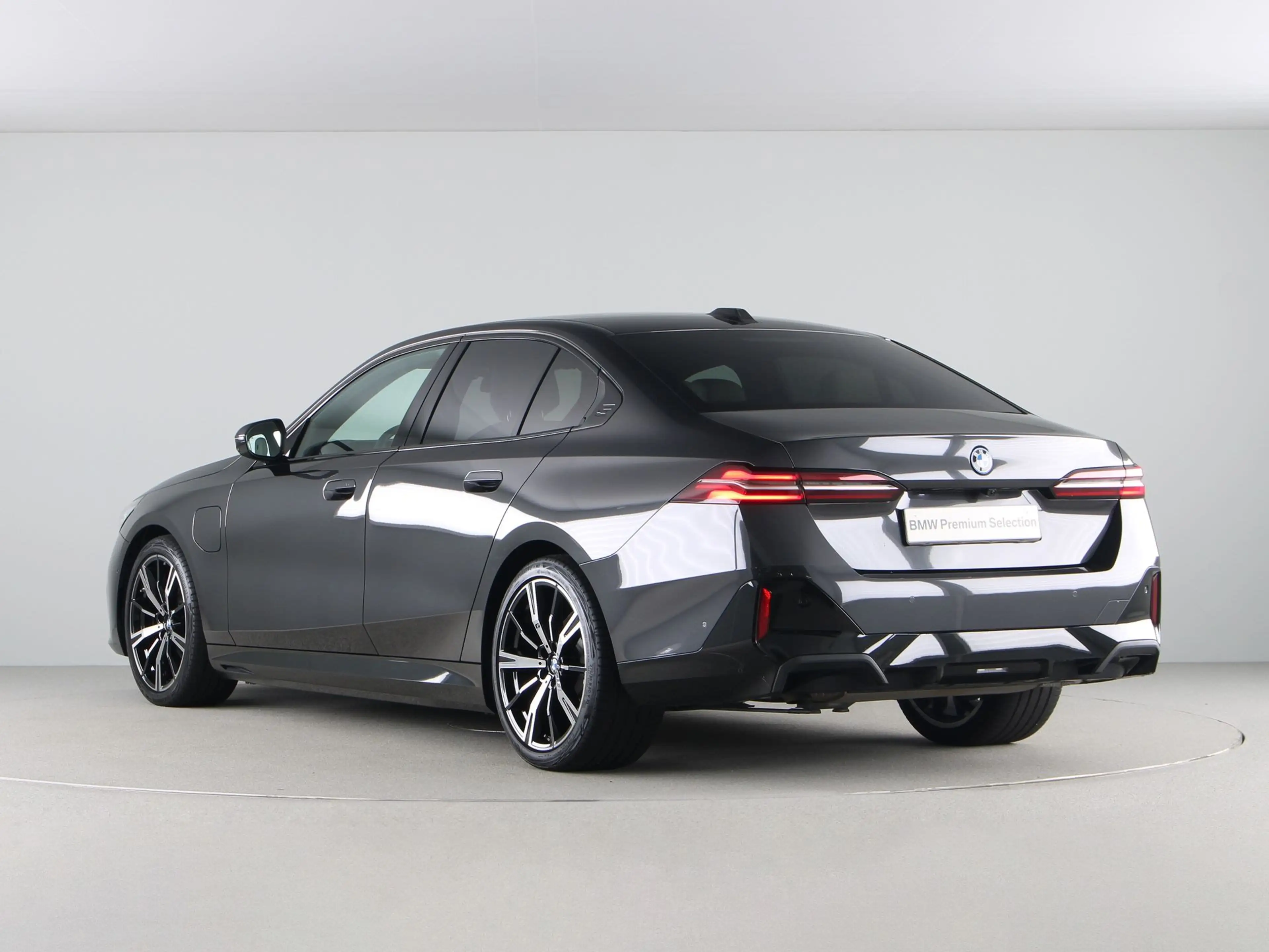 BMW 530 5 Serie 530e Sedan M-Sport — photo 11