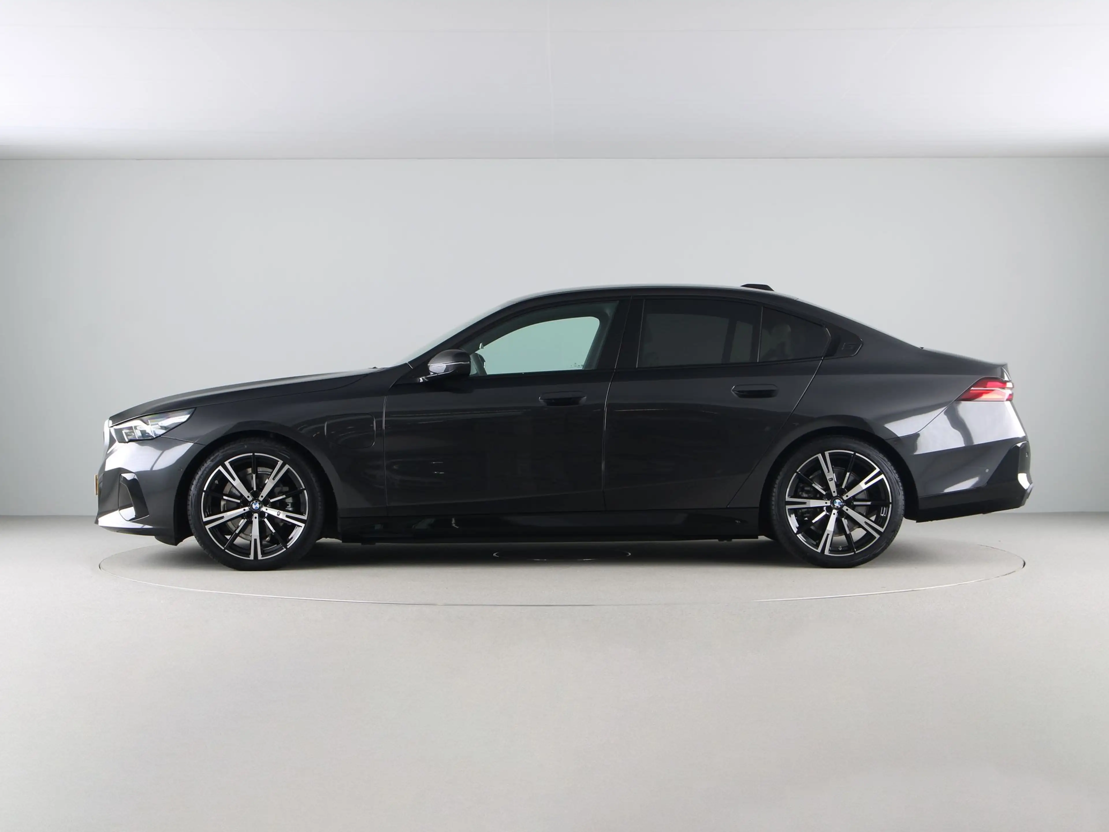 BMW 530 5 Serie 530e Sedan M-Sport — photo 12