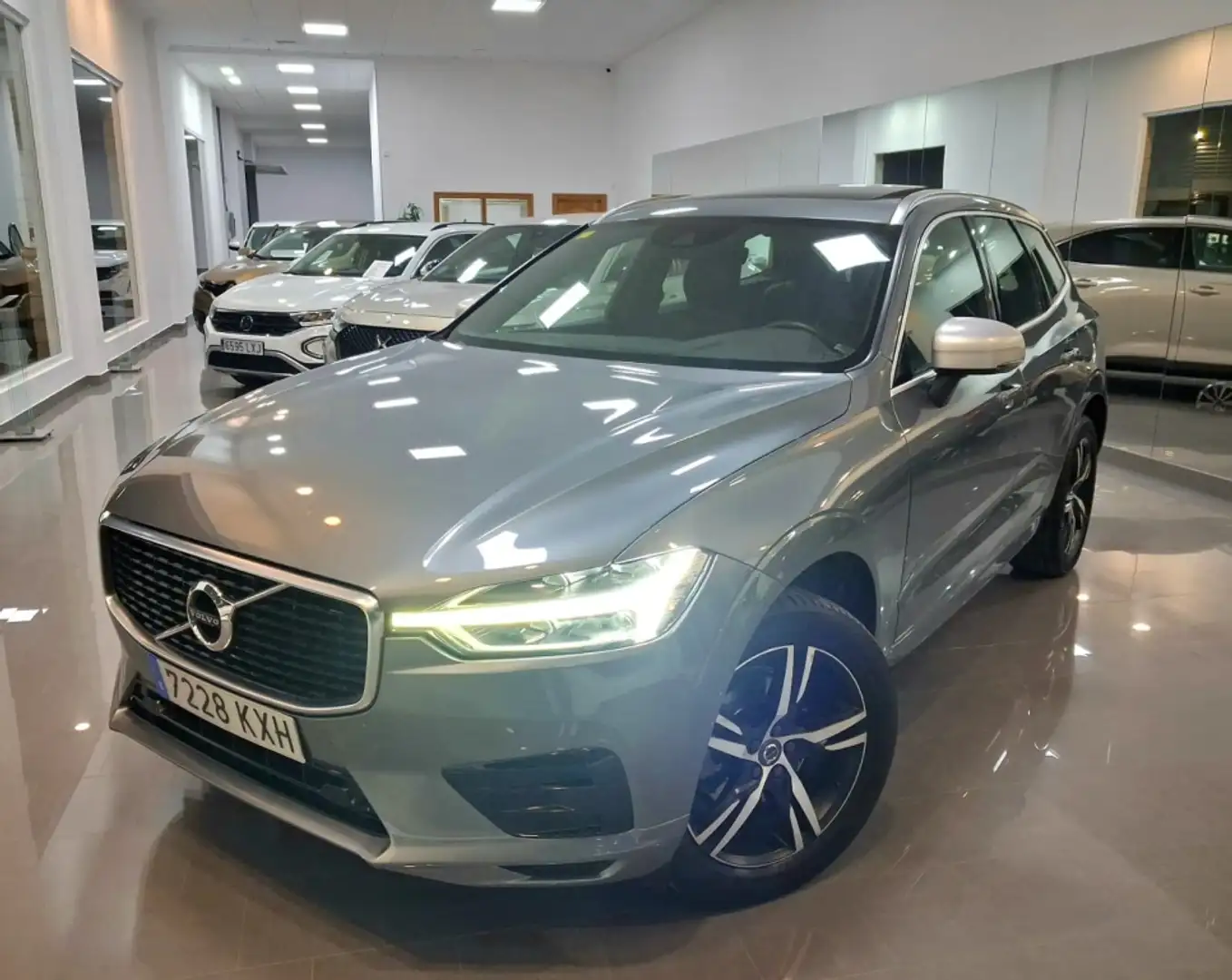 Volvo XC60 D4 R-Design AWD Aut. Blau - 1