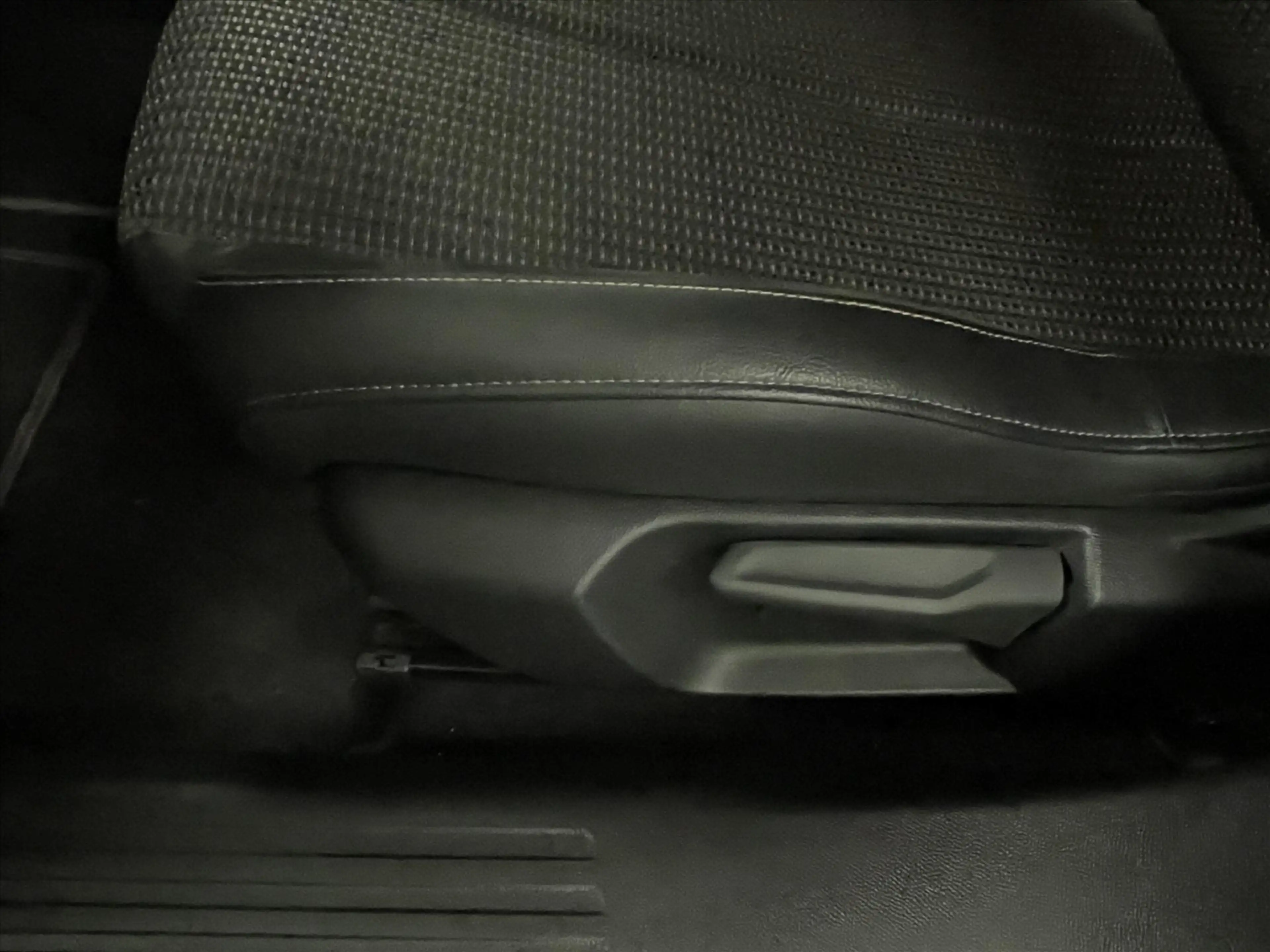 DS Automobiles DS 3 Performance 100pk 6-versn Climat | Half leder | Mi — photo 32
