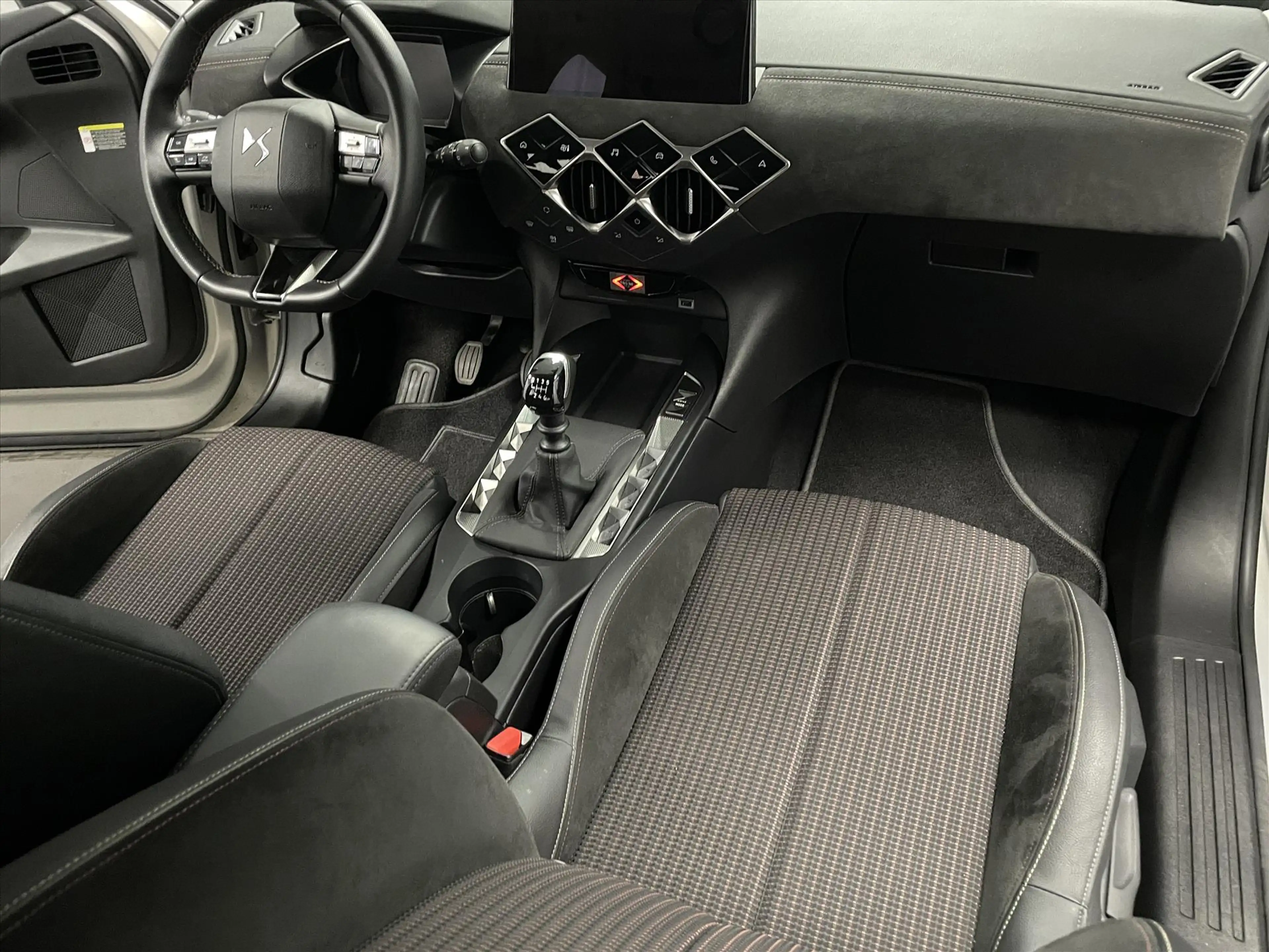DS Automobiles DS 3 Performance 100pk 6-versn Climat | Half leder | Mi — photo 24