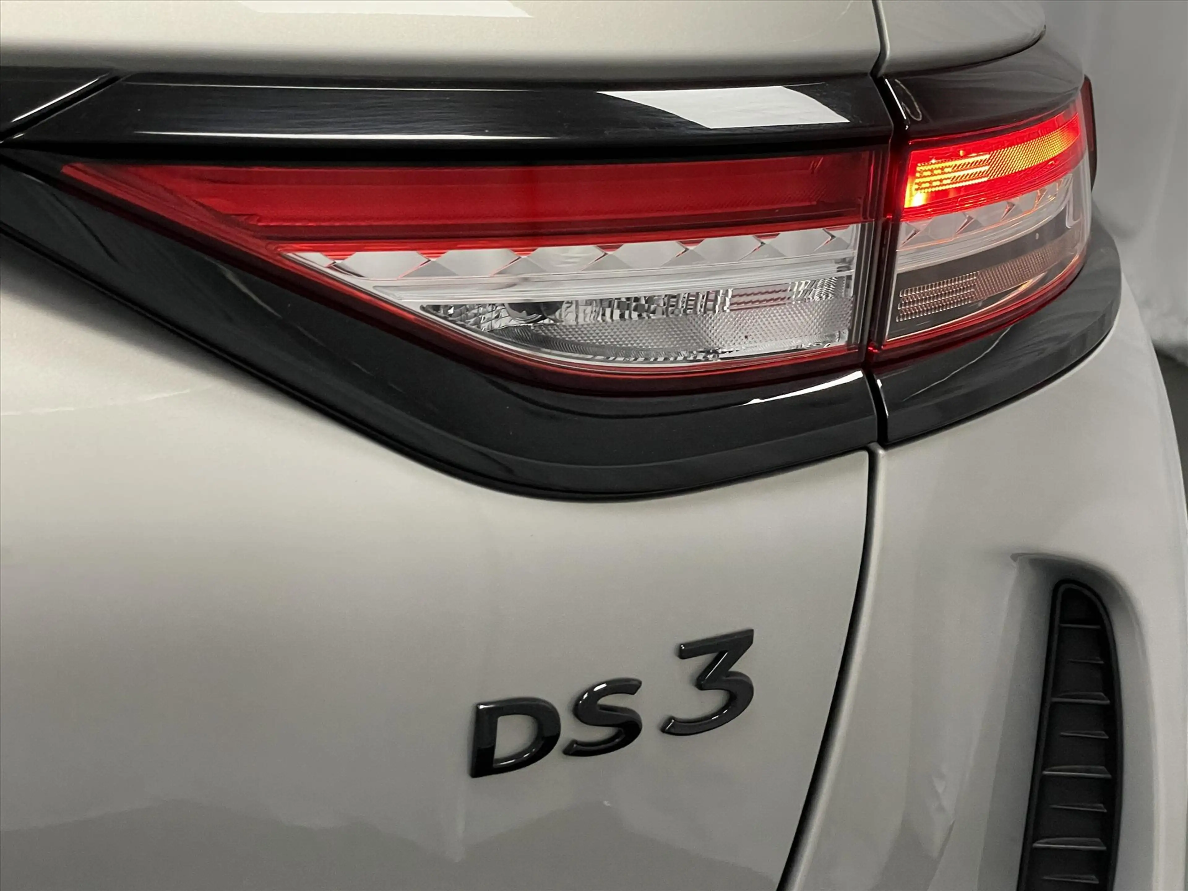 DS Automobiles DS 3 Performance 100pk 6-versn Climat | Half leder | Mi — photo 18