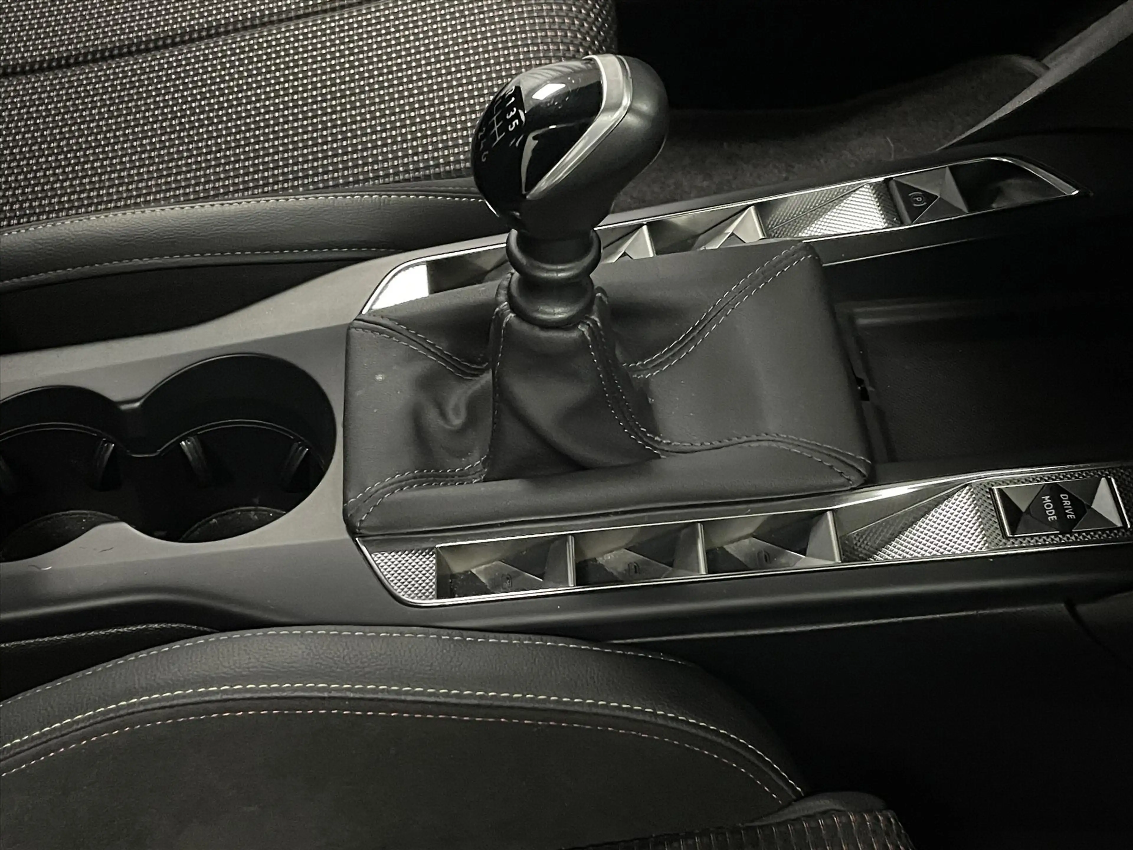 DS Automobiles DS 3 Performance 100pk 6-versn Climat | Half leder | Mi — photo 29