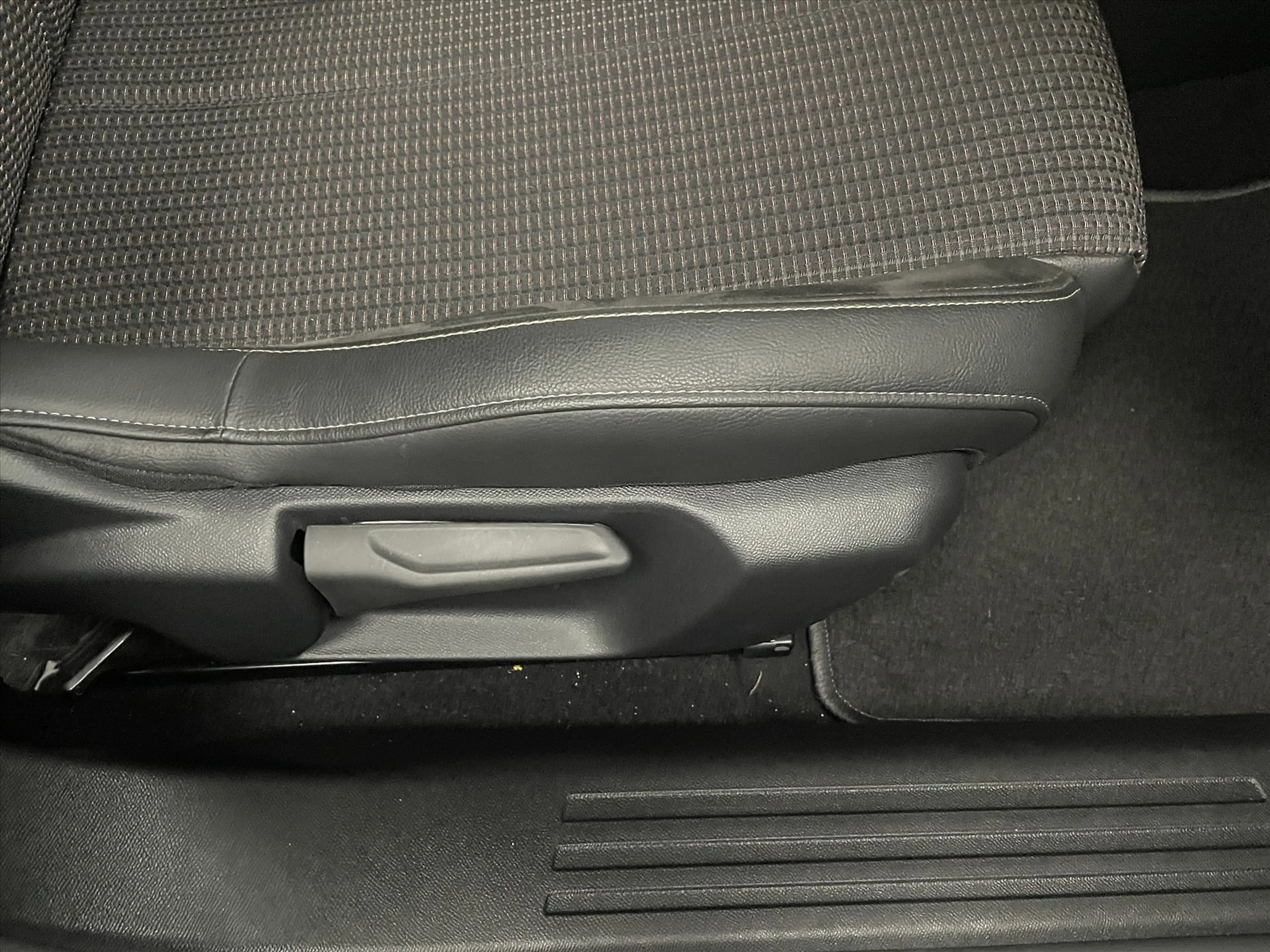DS Automobiles DS 3 Performance 100pk 6-versn Climat | Half leder | Mi — photo 28