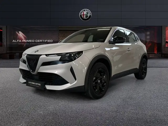 Alfa Romeo Junior 1.2 145CV Hybrid eDCT6 ibrida