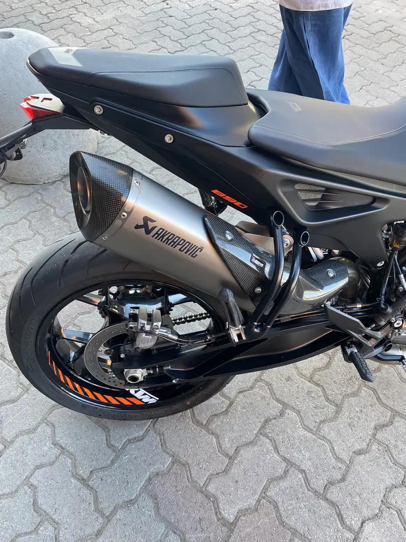 KTM 890 Duke - 1