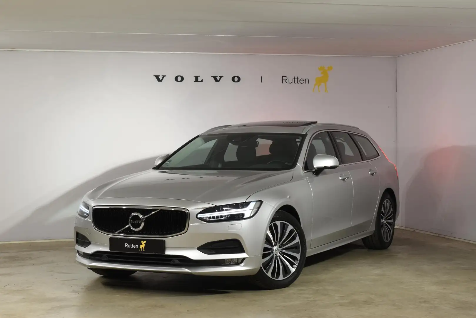 Volvo V90 T4 Business Luxury+ / Adaptive Cruise control / El Grijs - 2