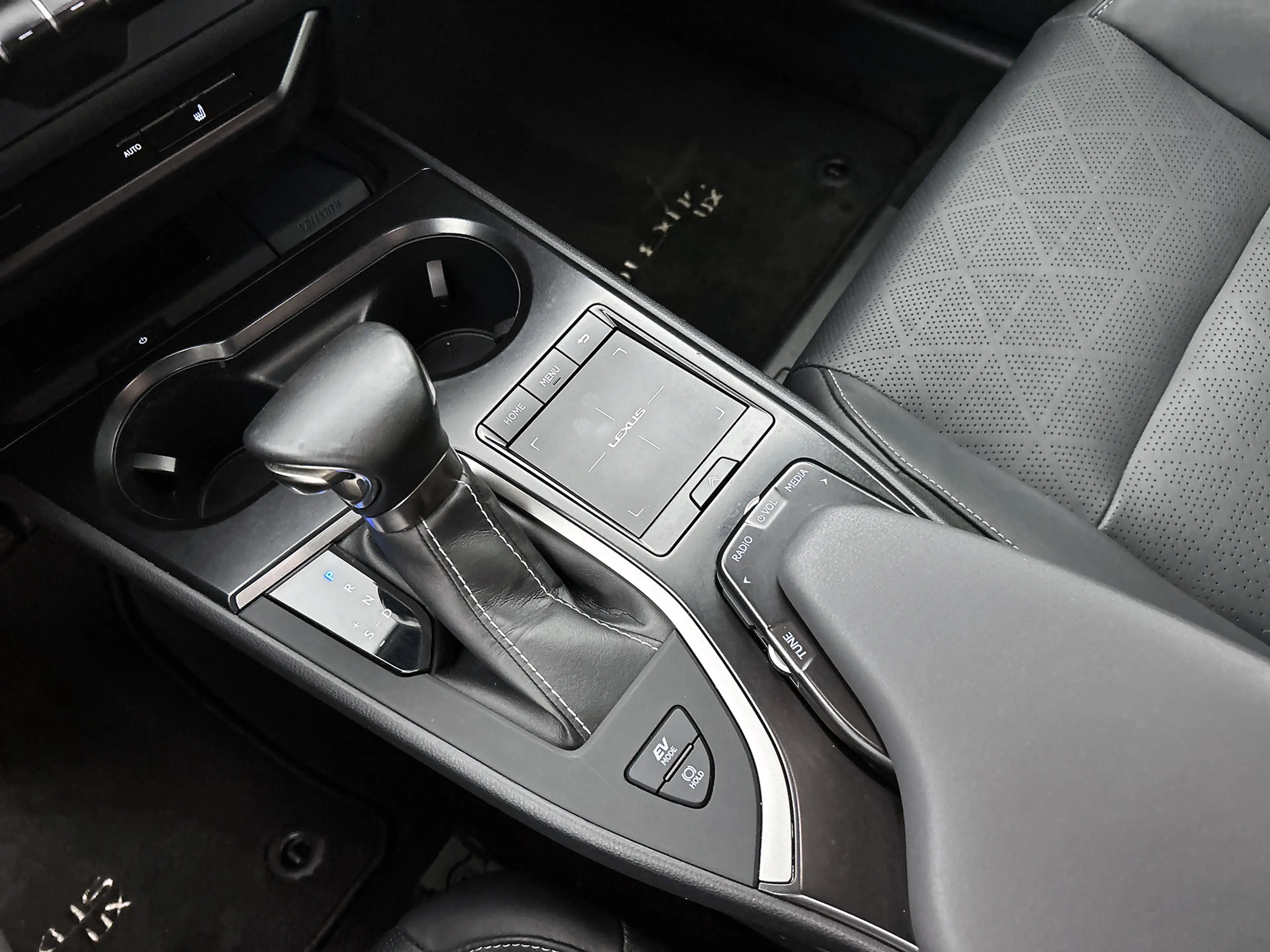 Lexus UX 250h Luxury Line Limited | Triple Led | Head-up Display — photo 12