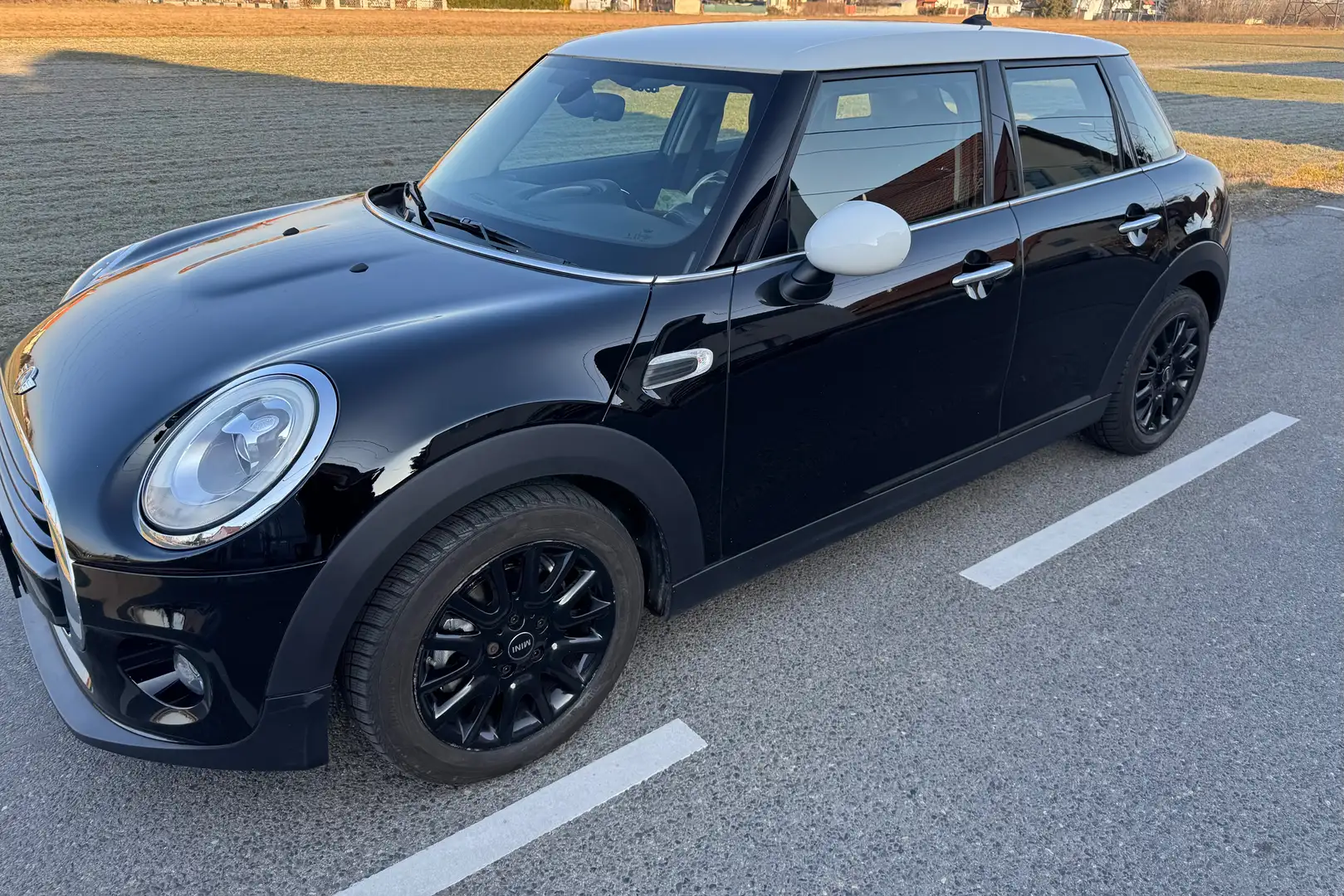 MINI Cooper D MINI Cooper D COOPER Schwarz - 1