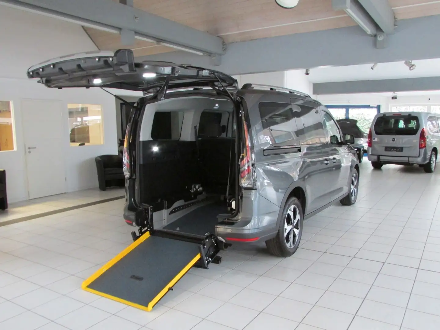 Ford Grand Tourneo Connect Active Rollstuhl-Rampe Gris - 1