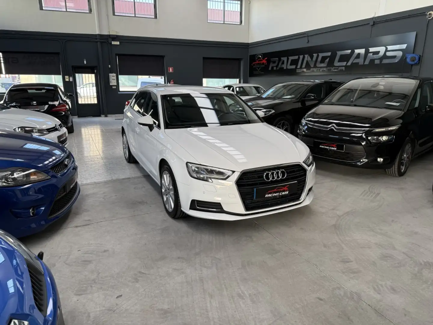 Audi A3 Sportback 1.6TDI 85kW Blanc - 1