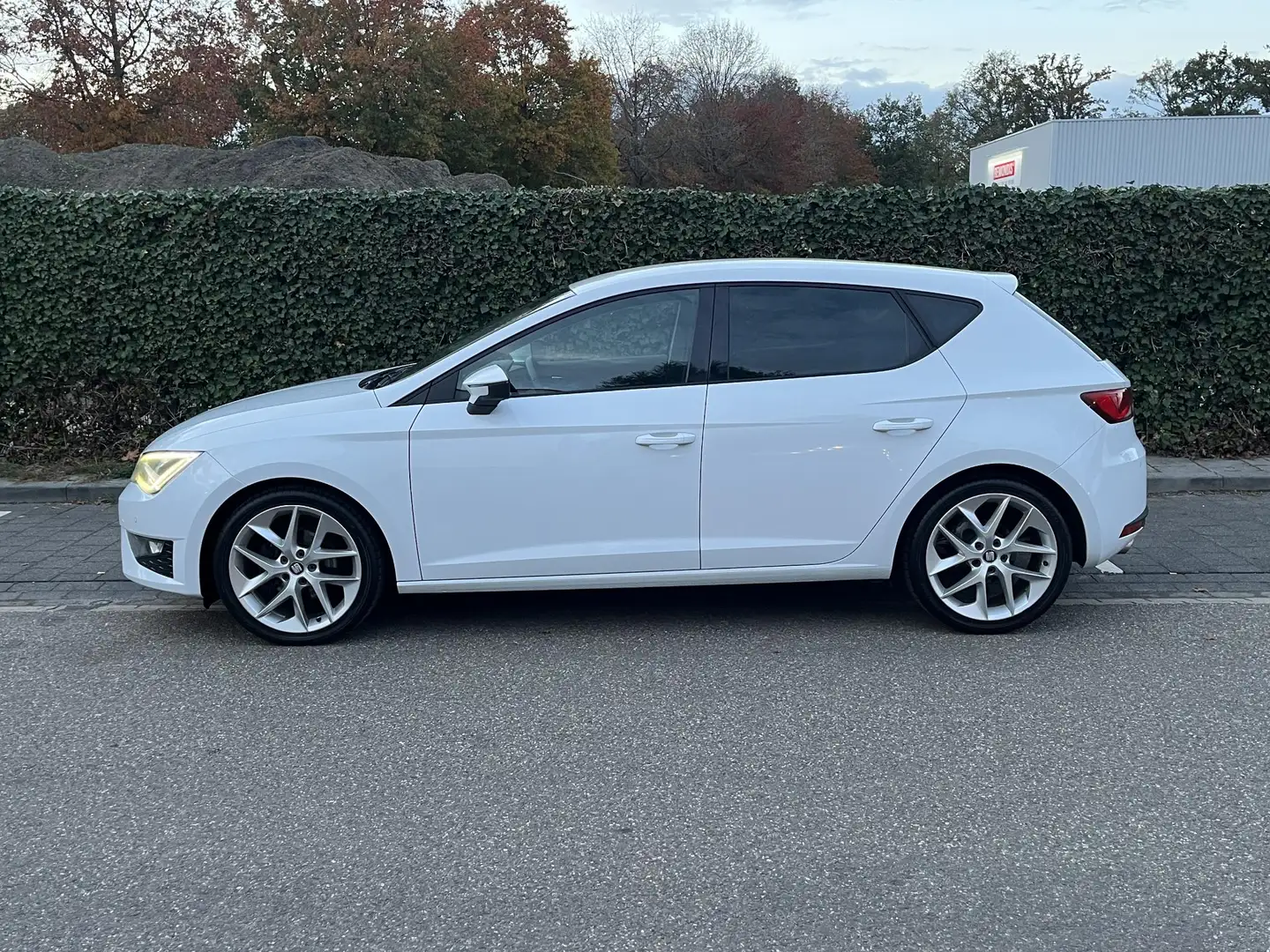 SEAT Leon 1.4 TSI FR Business * Airco * Cruise * Apk 10-2026 Wit - 2