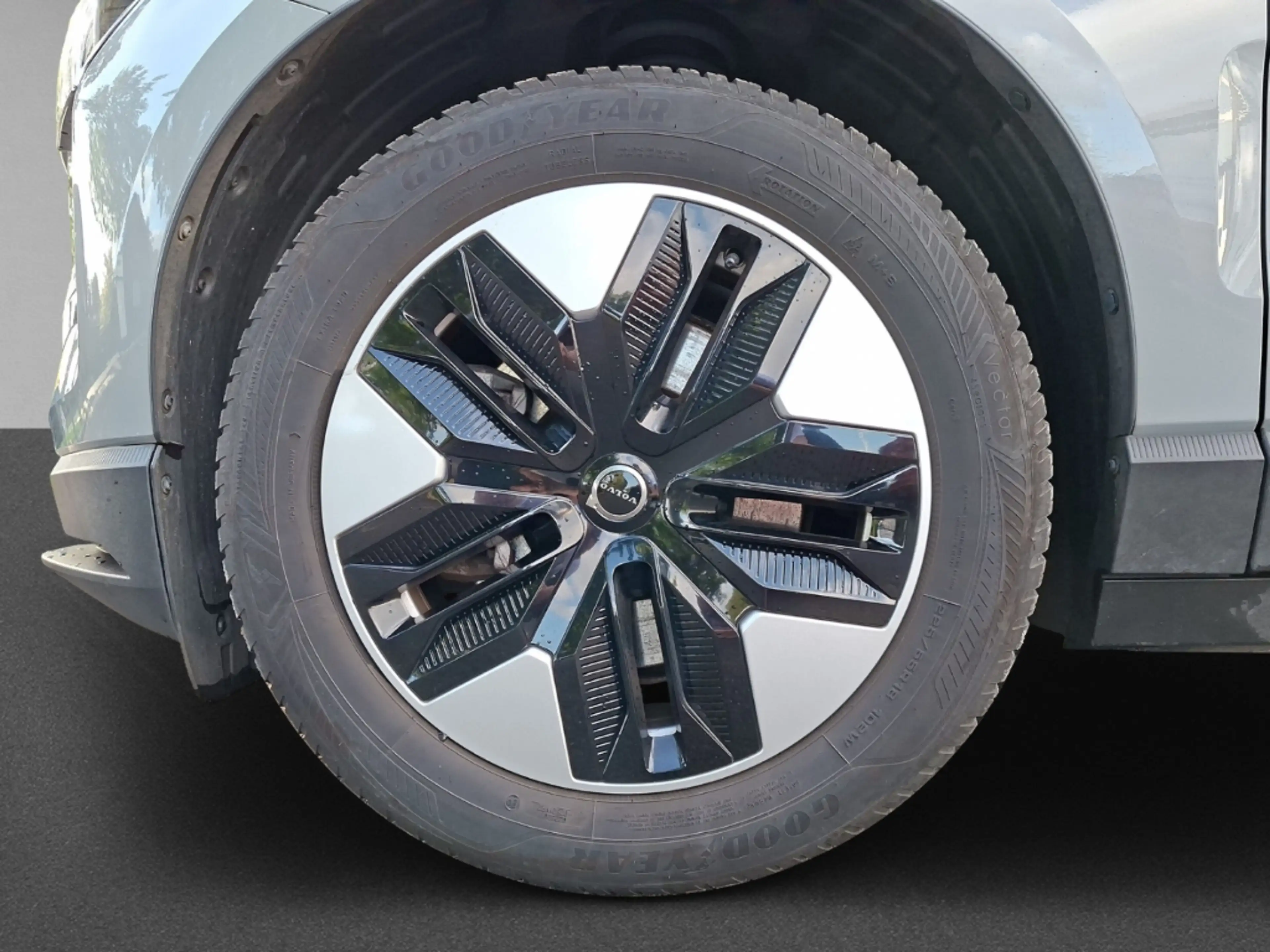 Volvo EX30 Single Extend Core 2WD Pure Electric Soundsystem 3 — photo 9