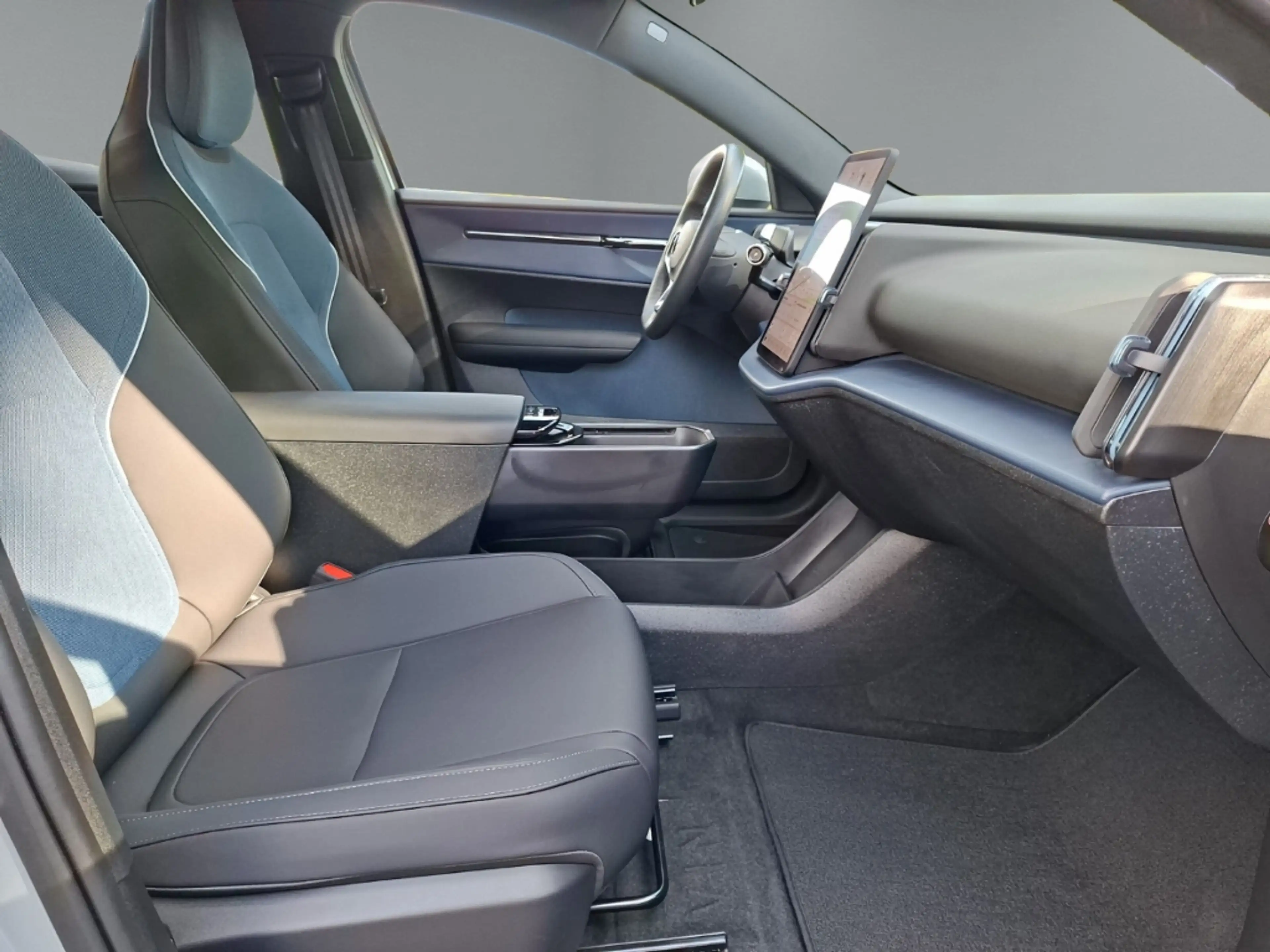 Volvo EX30 Single Extend Core 2WD Pure Electric Soundsystem 3 — photo 14