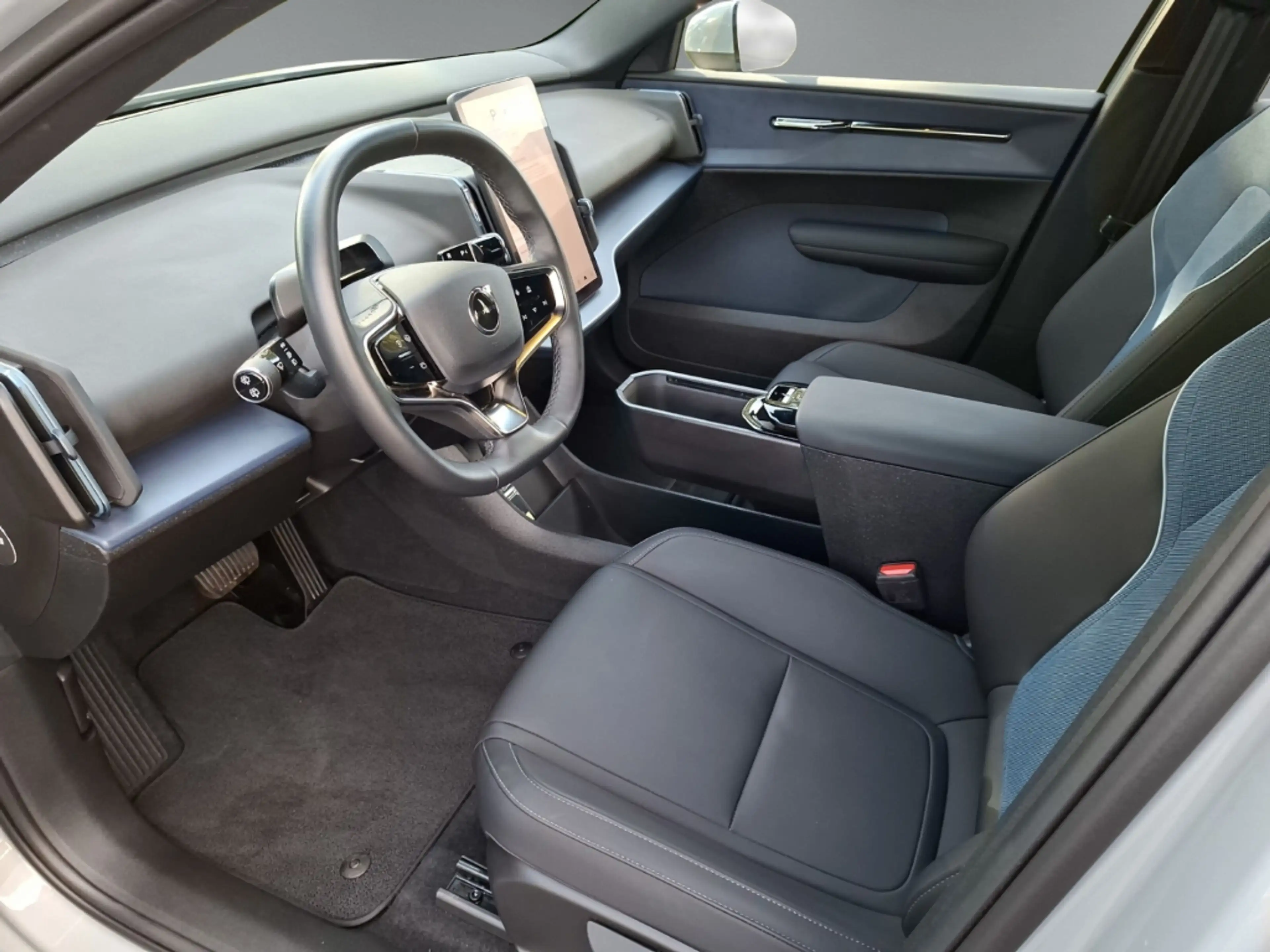 Volvo EX30 Single Extend Core 2WD Pure Electric Soundsystem 3 — photo 11