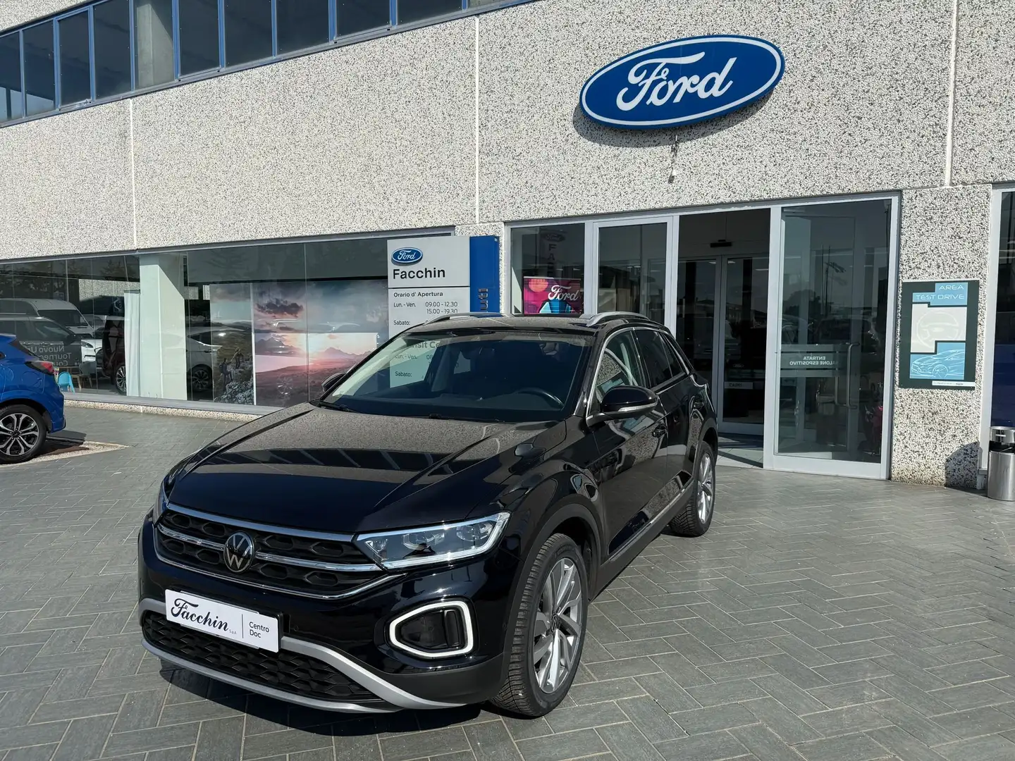 Volkswagen T-Roc T-Roc I 2022 1.0 tsi R-Line 110cv Noir - 2