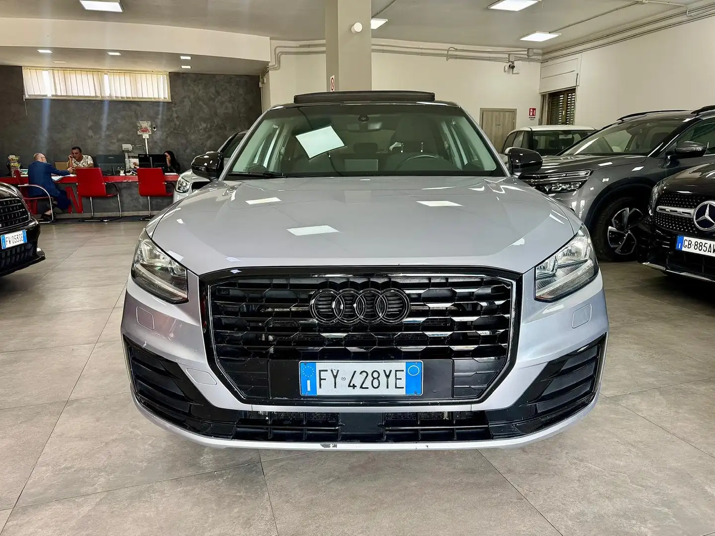 Audi Q2 35 2.0 TDI 150cv S tronic TETTO 09/2019 Argento - 2