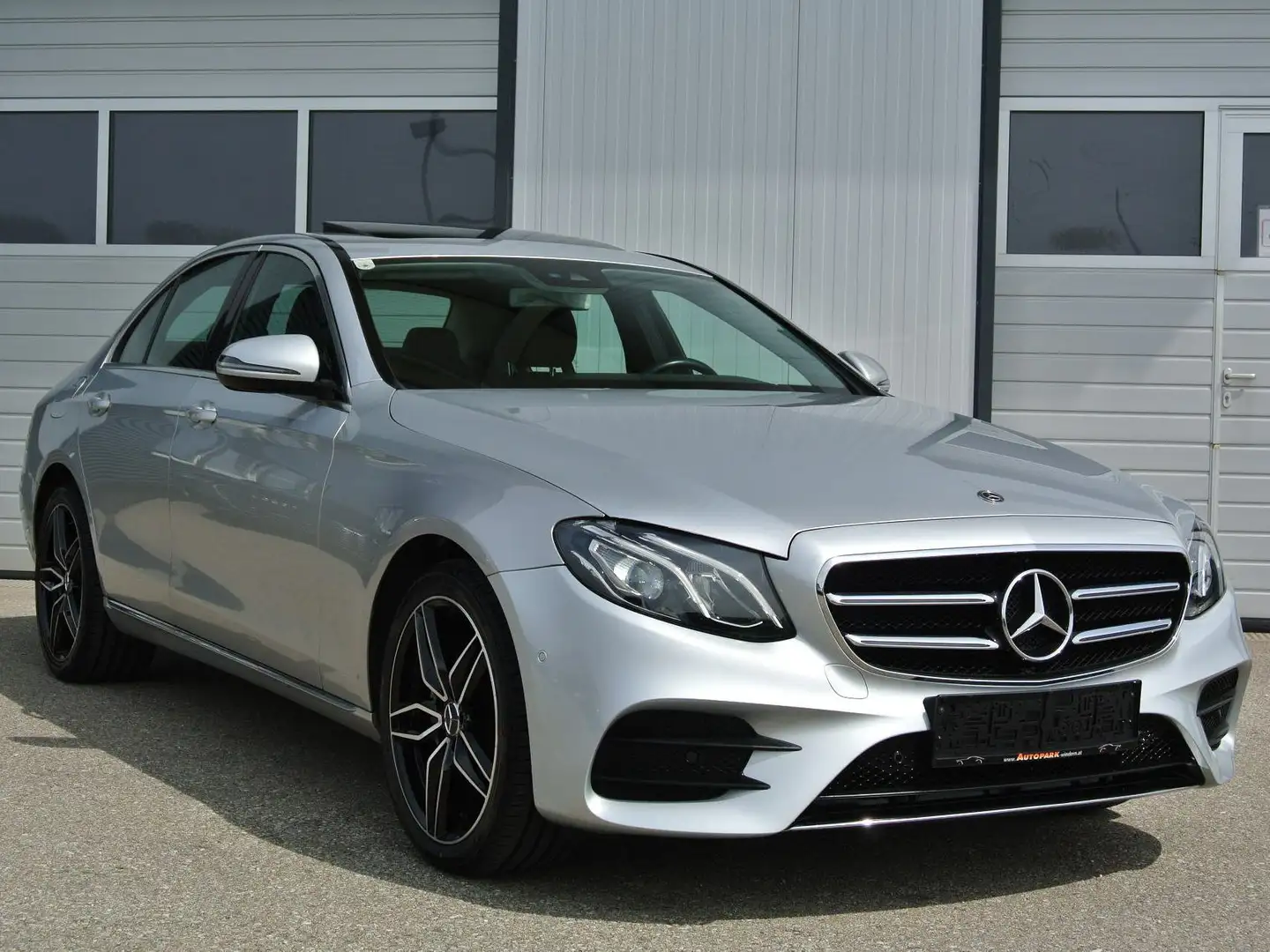 Mercedes-Benz E 200 Aut *AMG-Design* Widescreen *SD* LEDER *AHK*LED Silber - 1