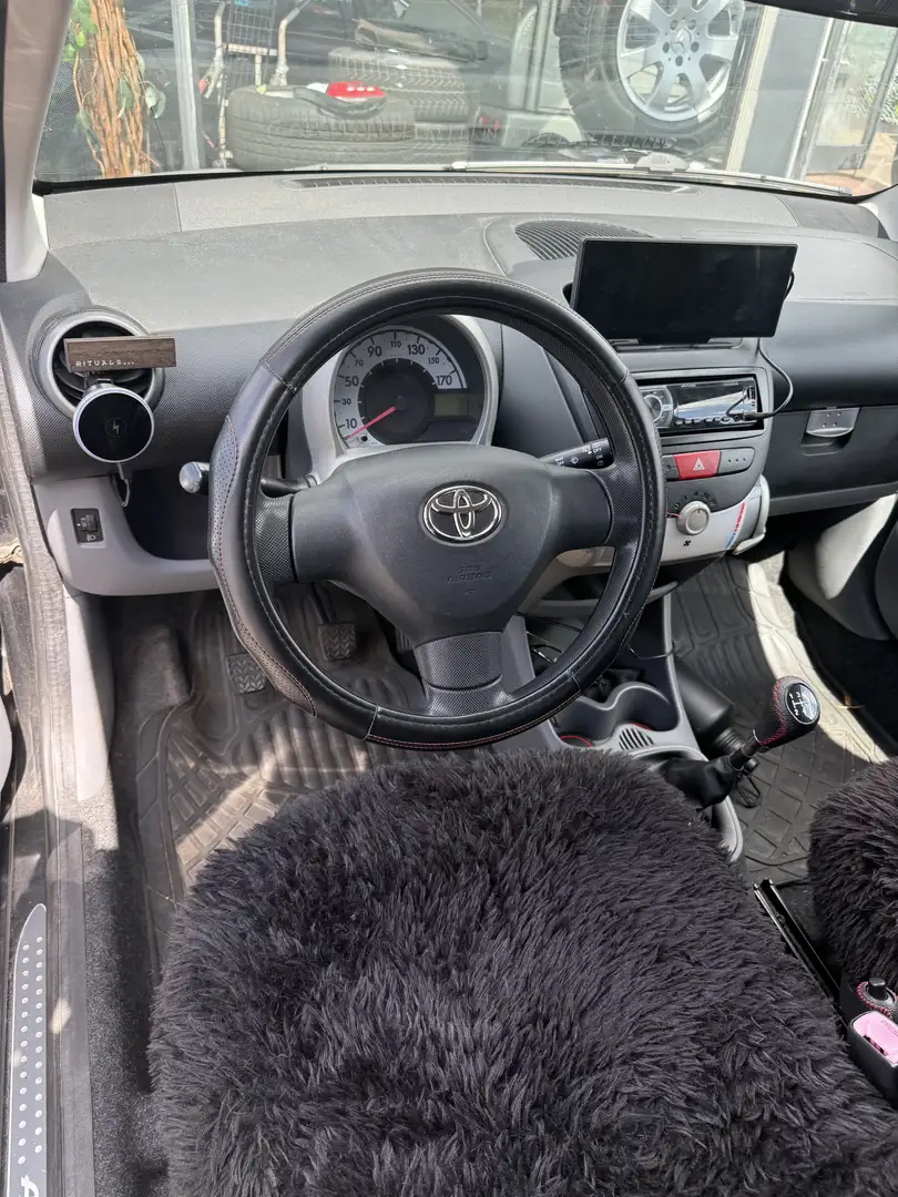 Toyota Aygo 1.0-12V Zwart - 1
