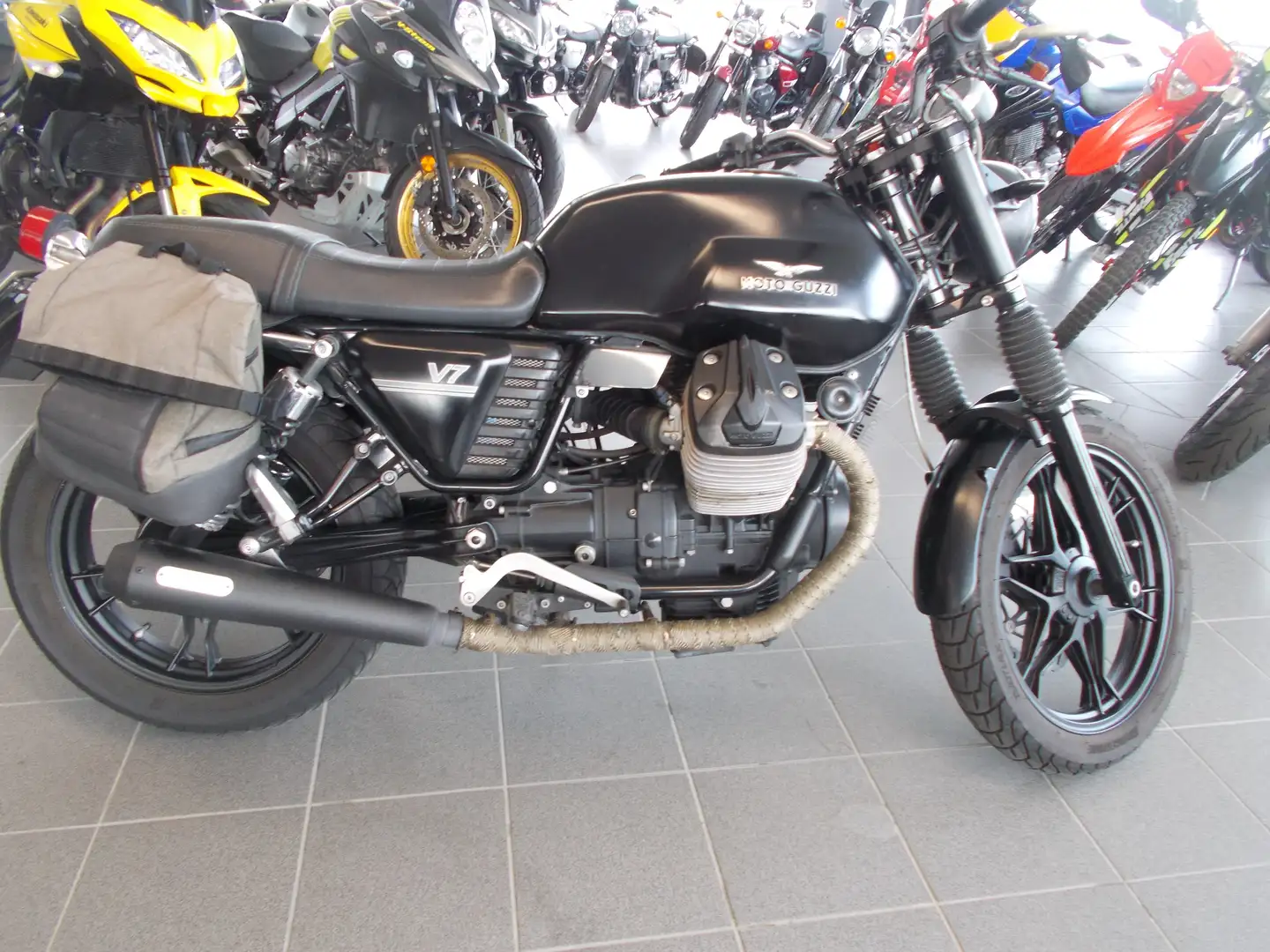 Moto Guzzi V 7 STONE Negru - 2