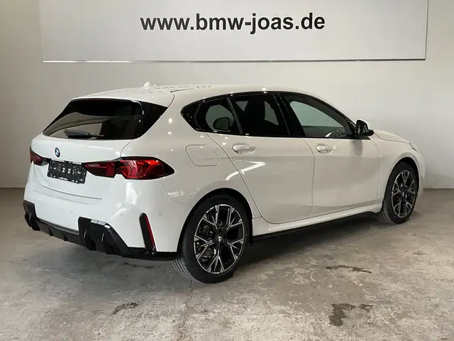 BMW 1 Series view 13