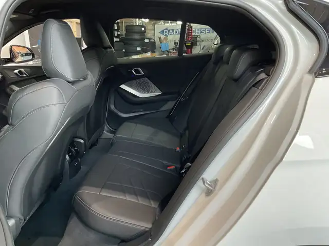 BMW 1 Series view 9