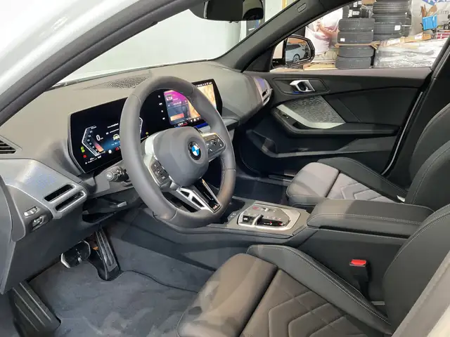 BMW 1 Series view 6