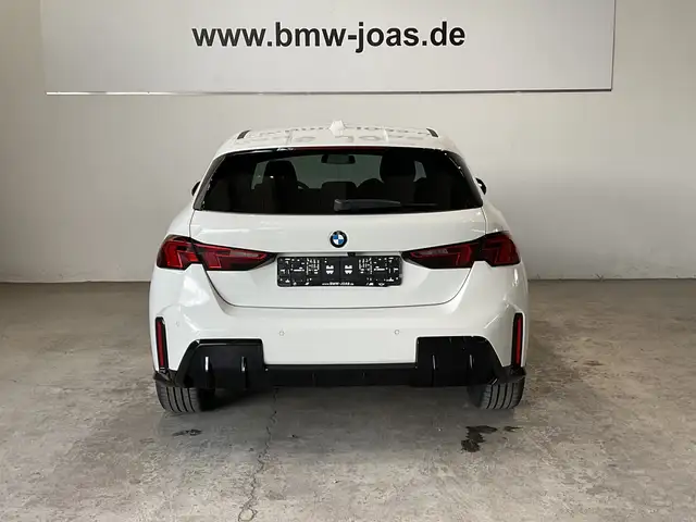 BMW 1 Series view 14