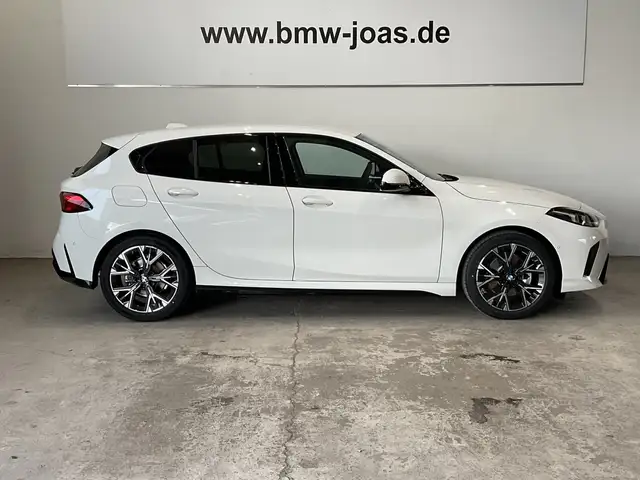 BMW 1 Series view 11