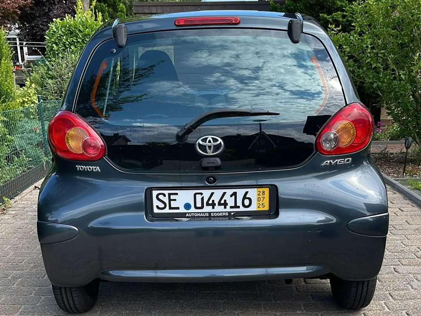 Toyota Aygo Cool siva - 2