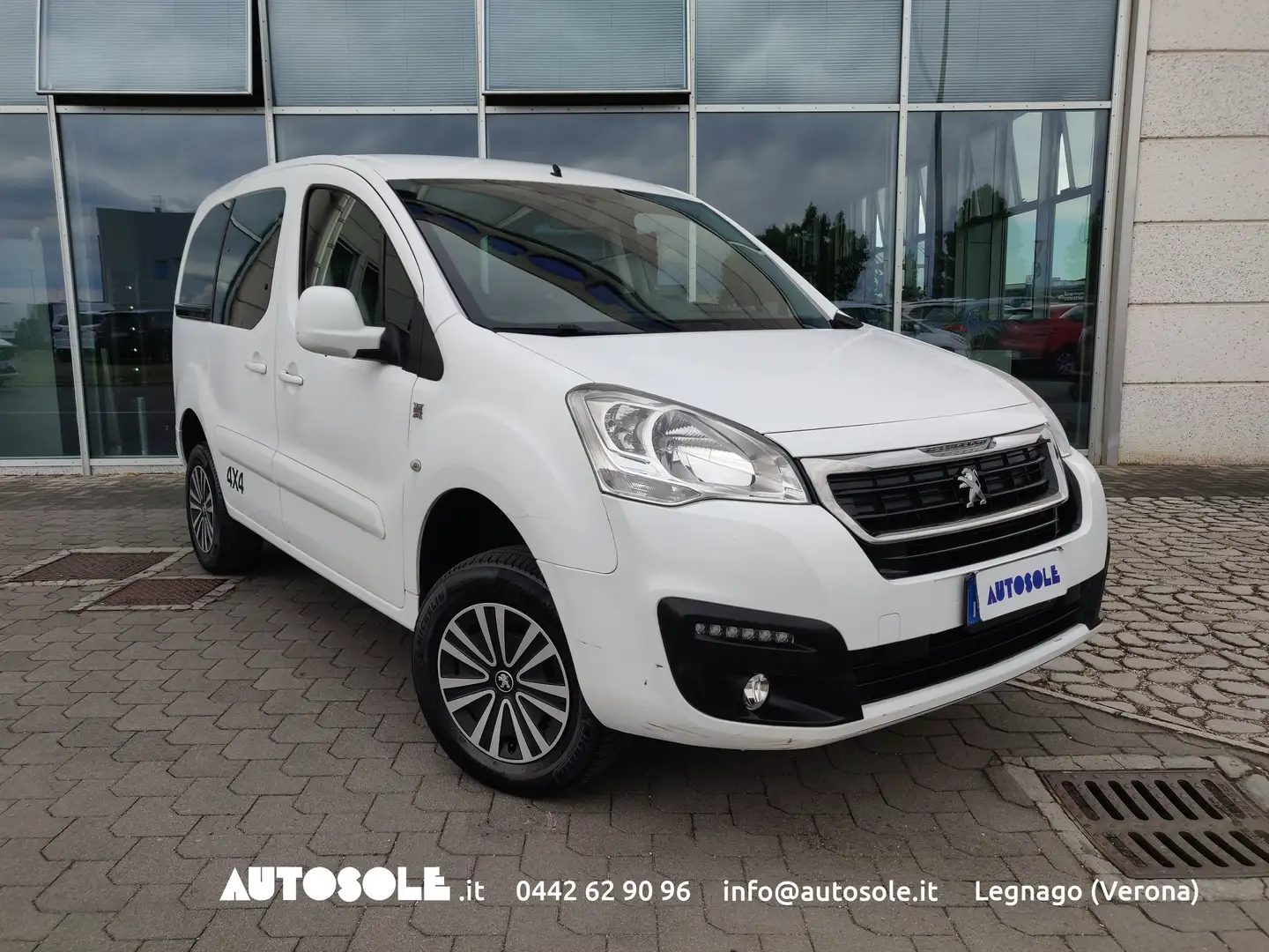 Peugeot Partner Partner Tepee 1.6 BlueHDI 100CV 4X4 Autovettura Bianco - 1
