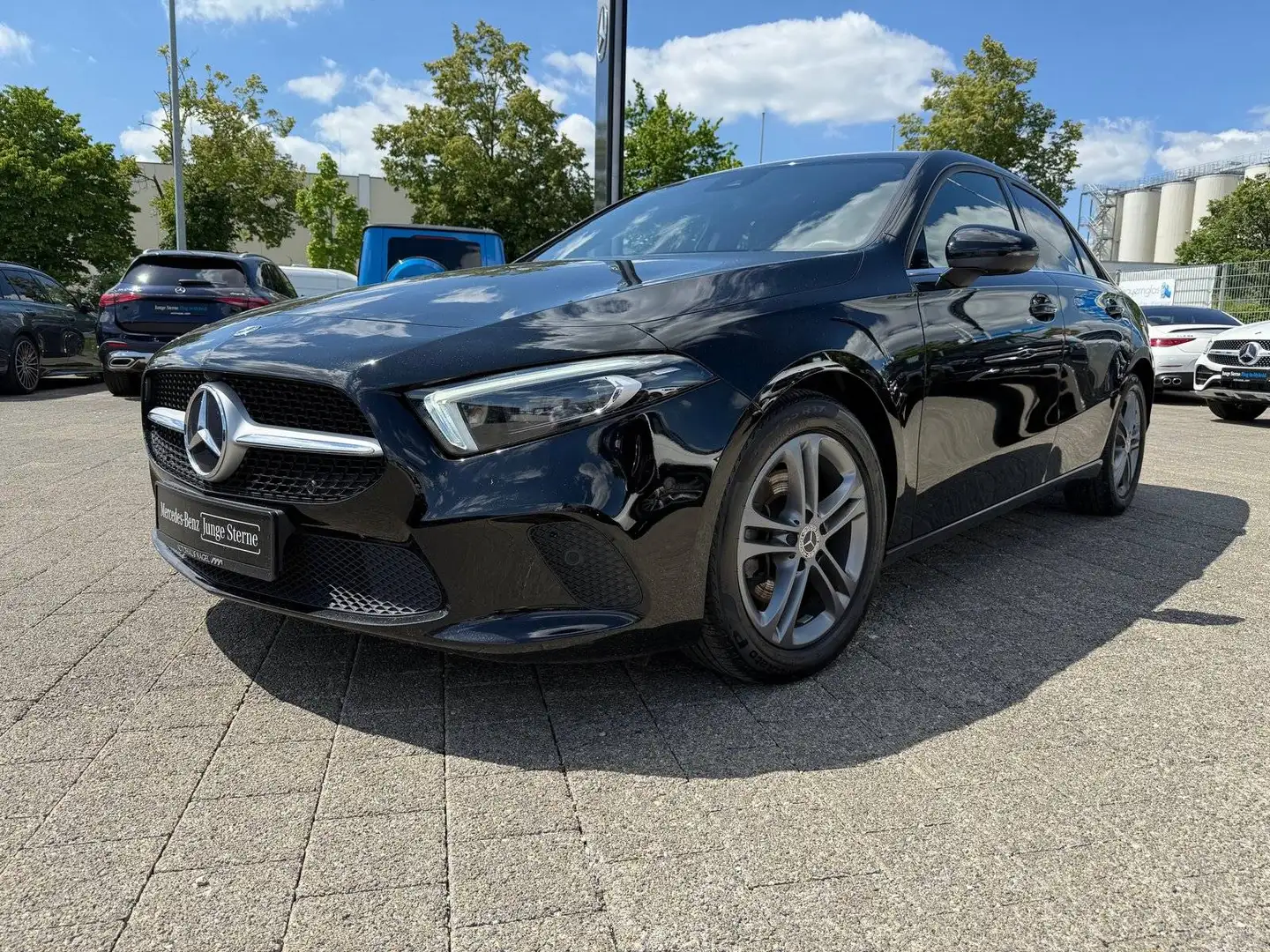 Mercedes-Benz A 200 d Limo*MBeam*DISTR*360*Tot-W*DAB*Ambiente* Zwart - 2