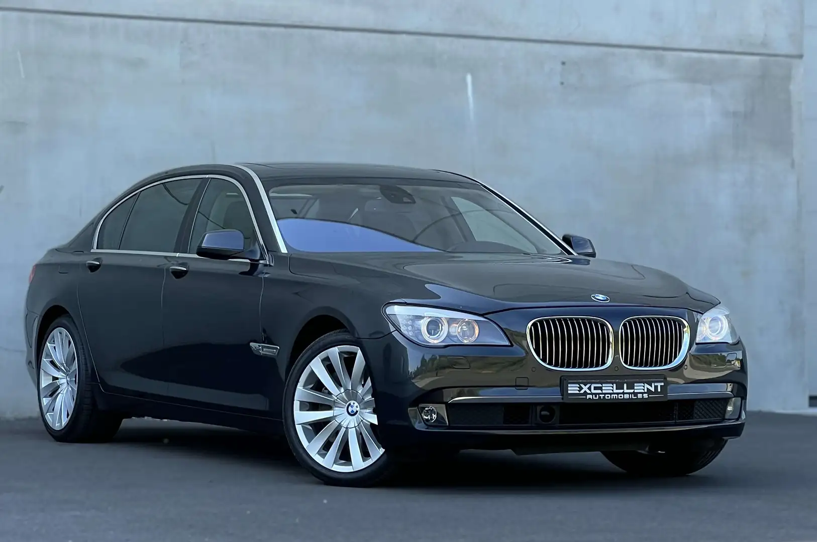 BMW 750 Li*Long*PRESIDENTIEL*X-DRIVE*TOIT*BI-XENON*GPS*DVD Gris - 2