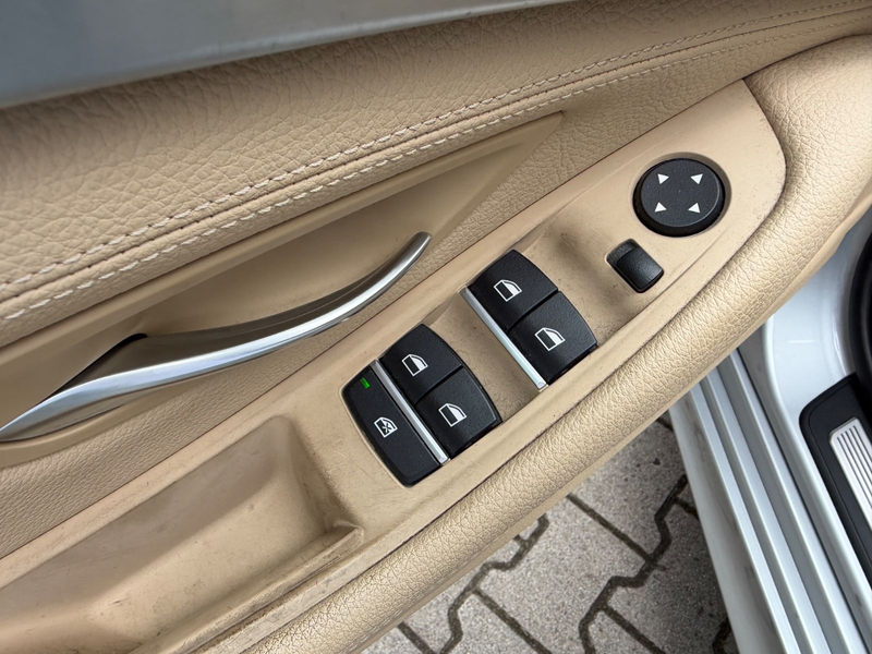 BMW 530 d Touring/M PAKET/LEDER/PANO/NAVI/KAMERA — photo 10
