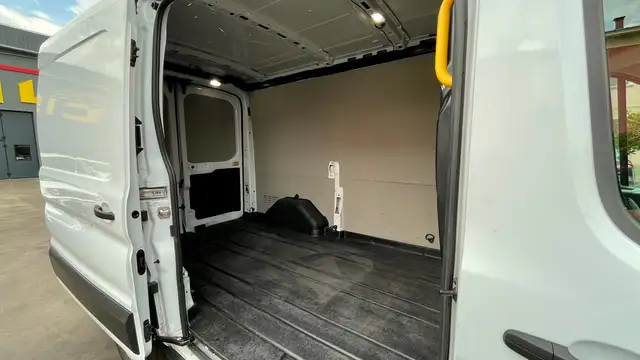 Ford Transit view 8