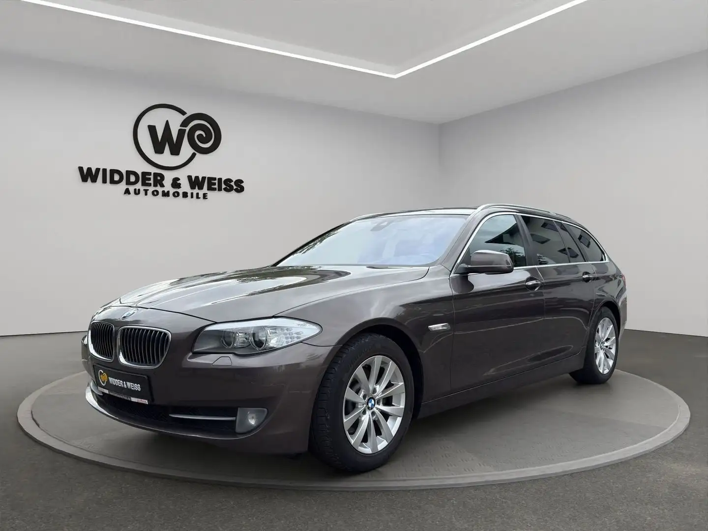 BMW 520 D AUTOMATIK/HUD/PANO/SOFTCL/DIGITAL/KAMERA Braun - 1