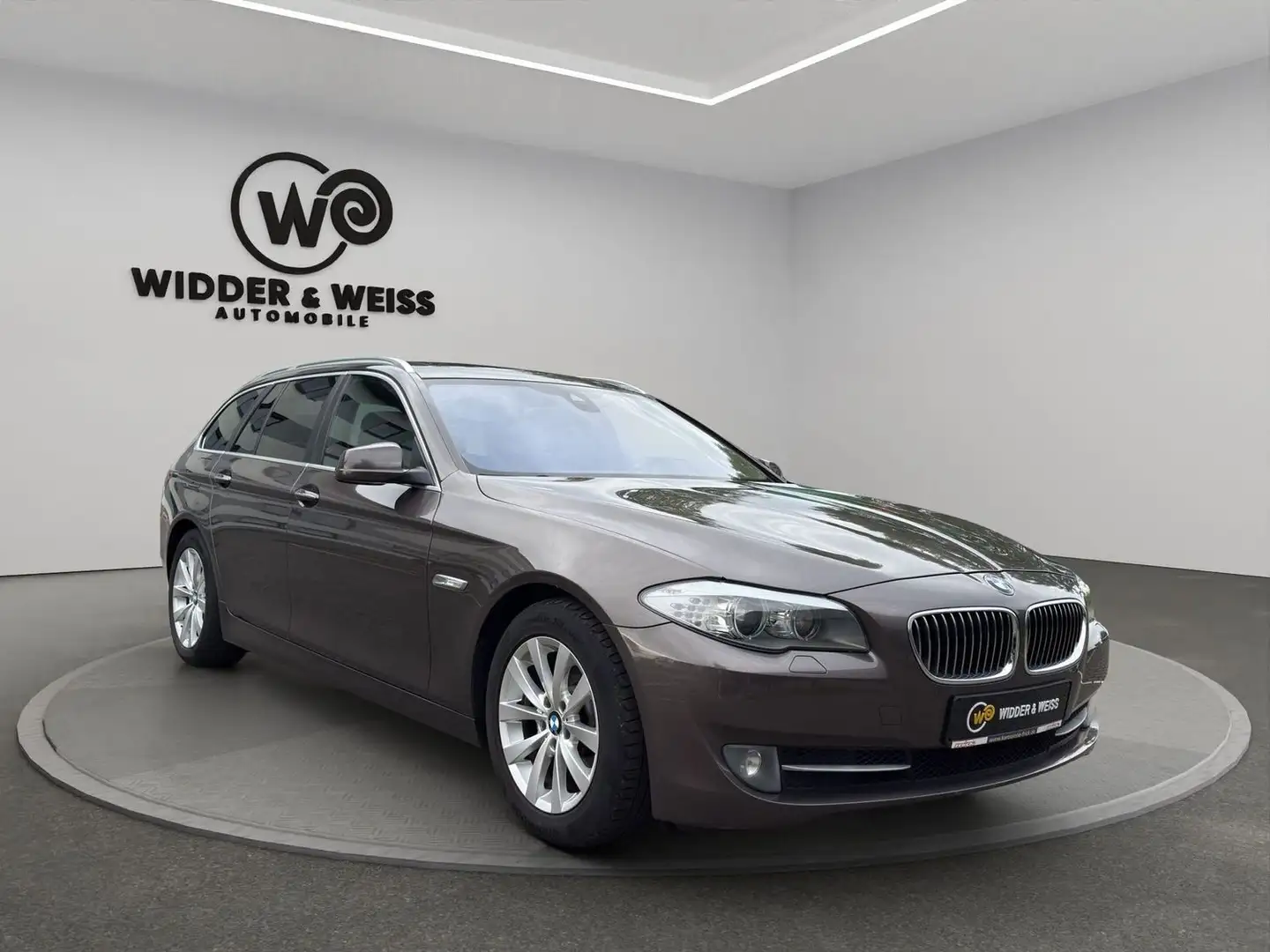 BMW 520 D AUTOMATIK/HUD/PANO/SOFTCL/DIGITAL/KAMERA Braun - 2