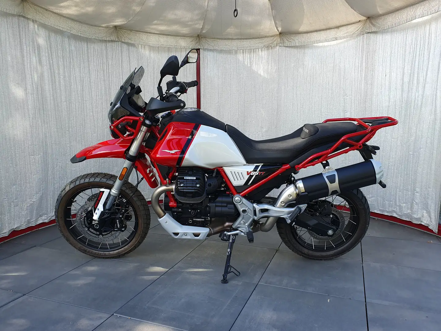 Moto Guzzi V 85 TT - 1