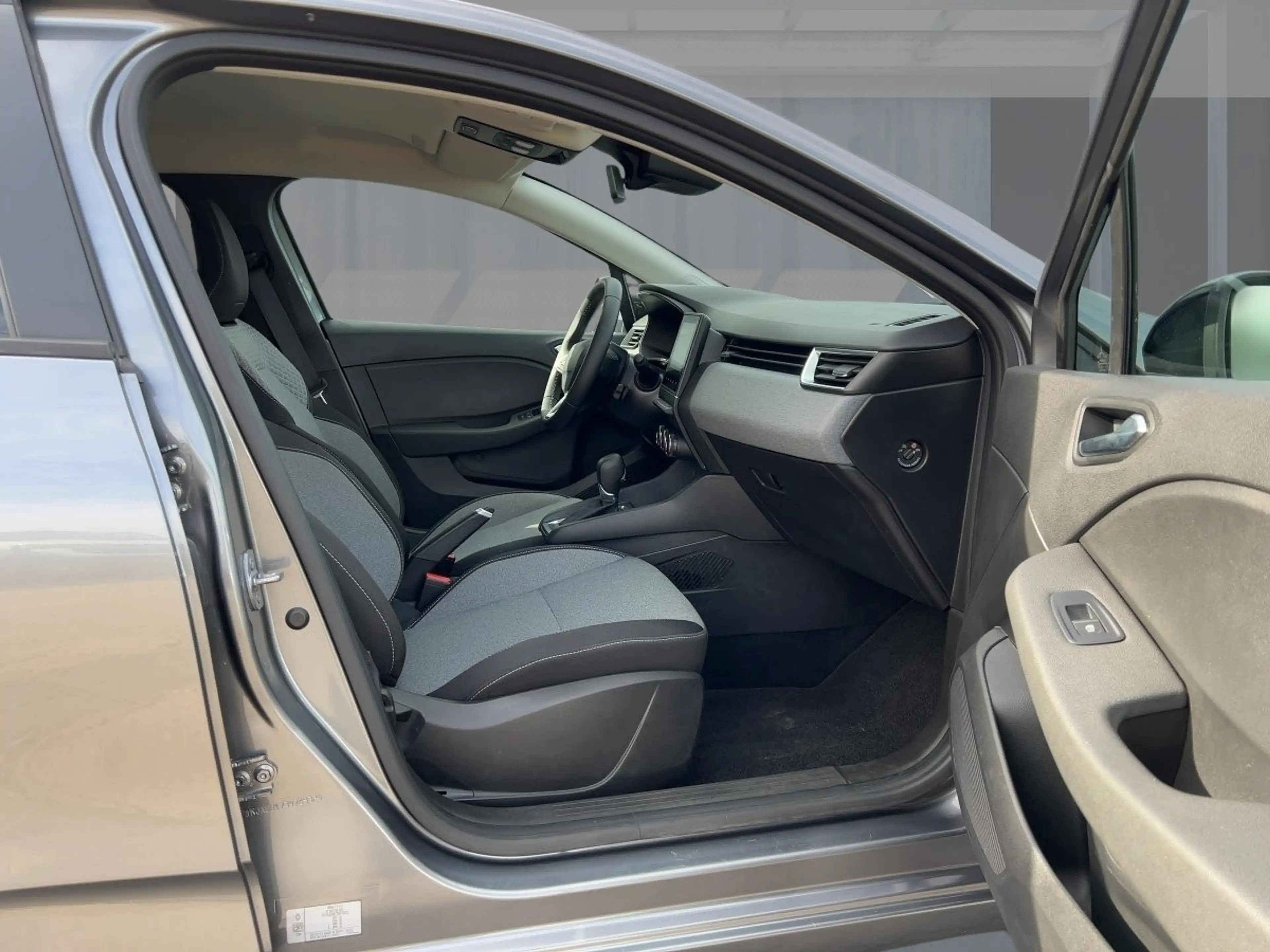 Renault Clio EVOLUTION TCe 90 X-TRONIC NAVIGATION — photo 8