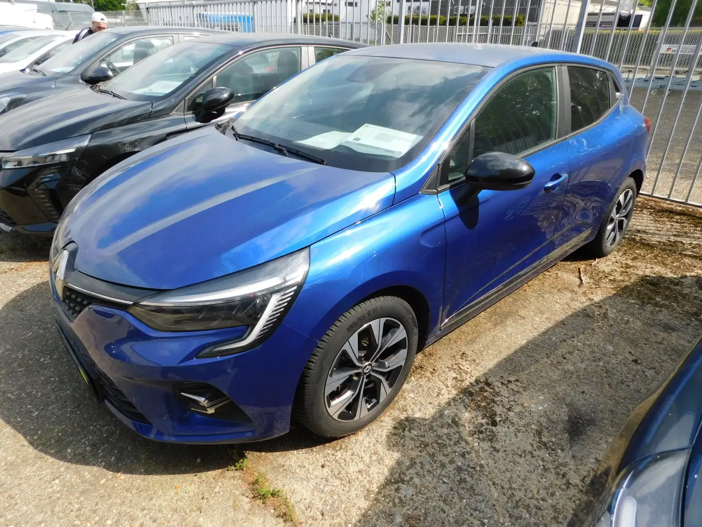 Renault Clio V  Evolution Blue dCi 100 Blau - 2