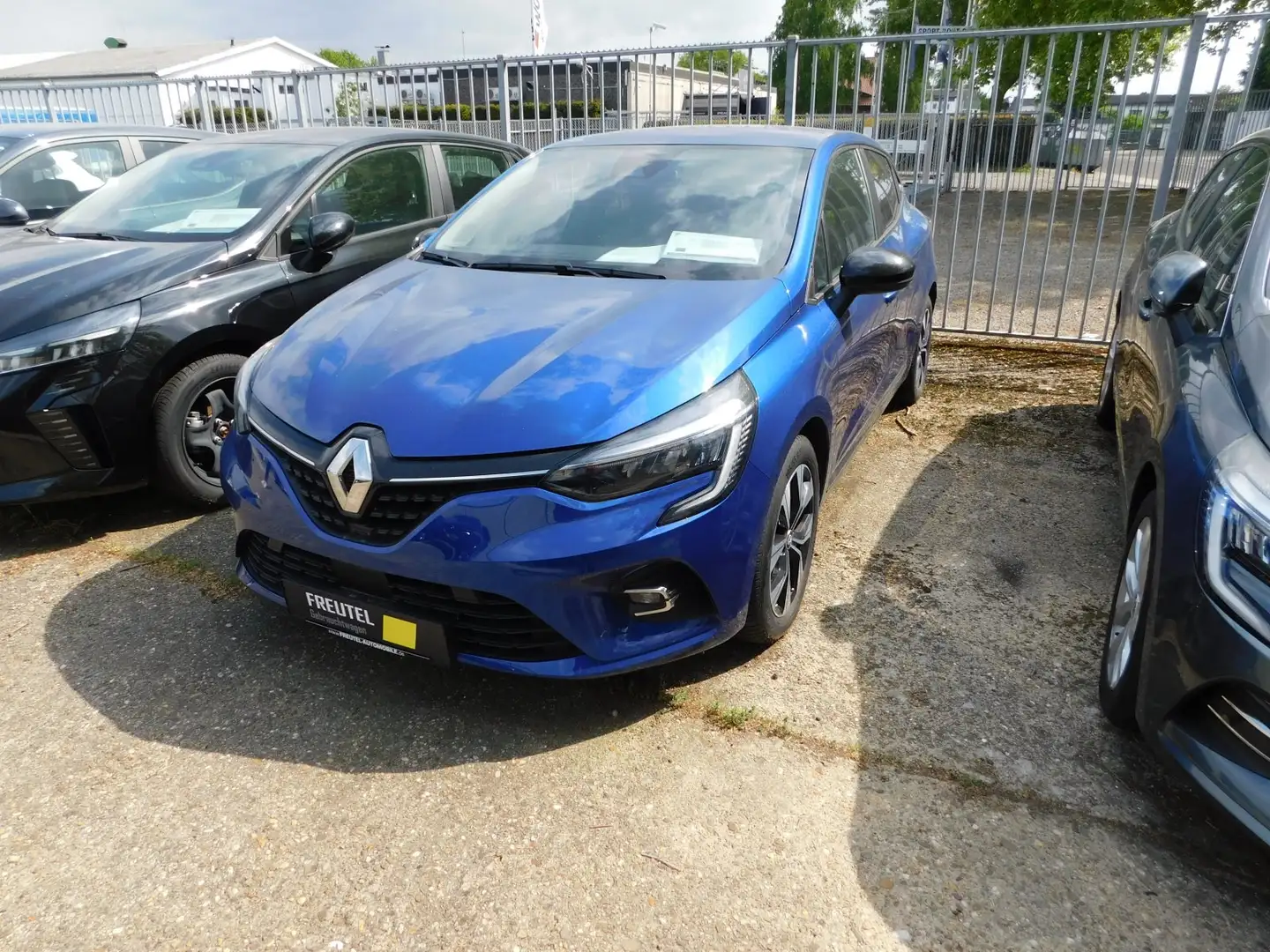 Renault Clio V  Evolution Blue dCi 100 Blau - 1