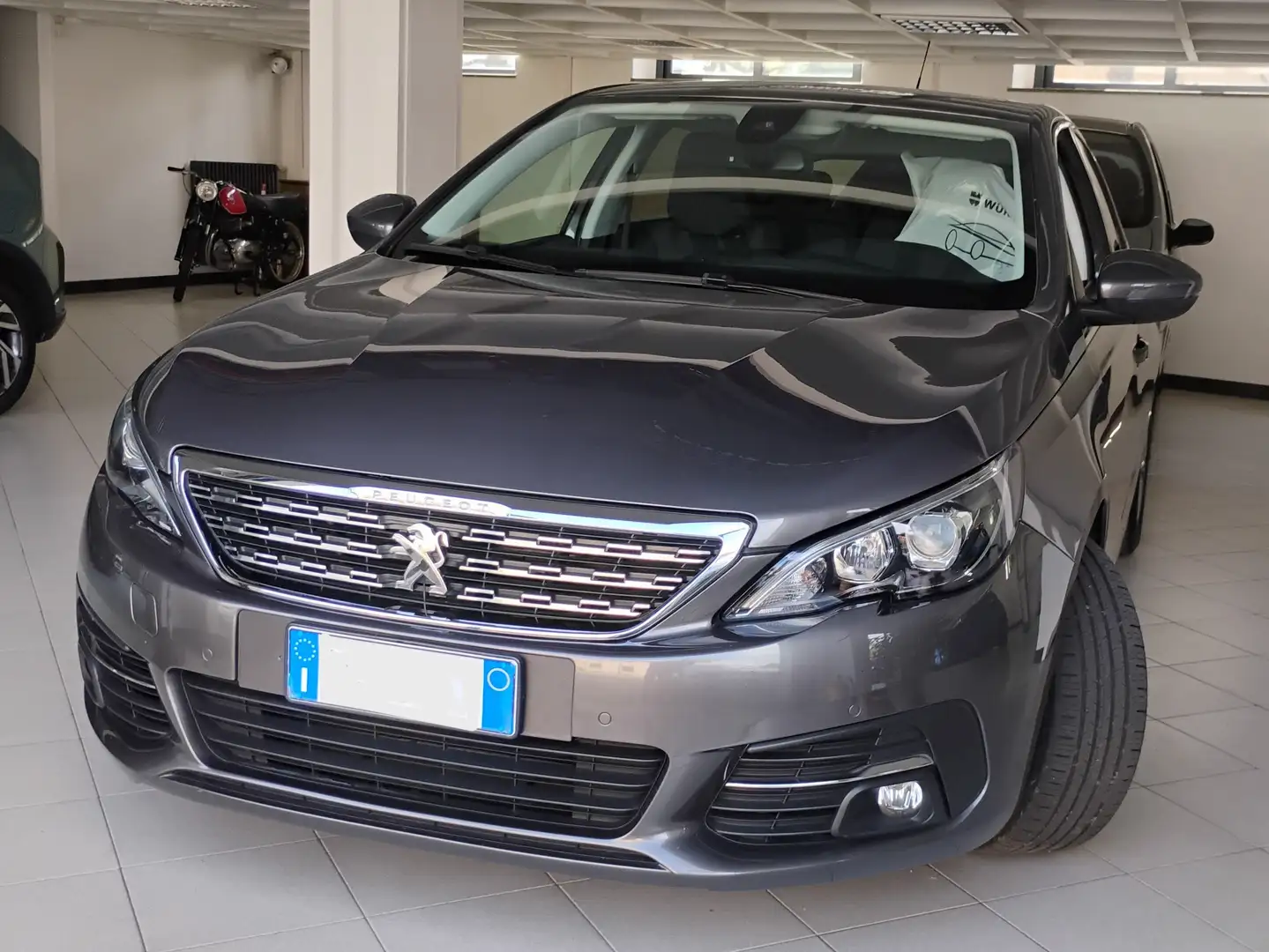 Peugeot 308 308 5p 1.2 puretech t Allure Pack s Šedá - 1