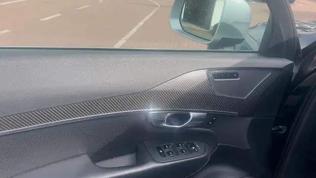 Volvo XC90 view 13