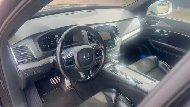 Volvo XC90 view 14
