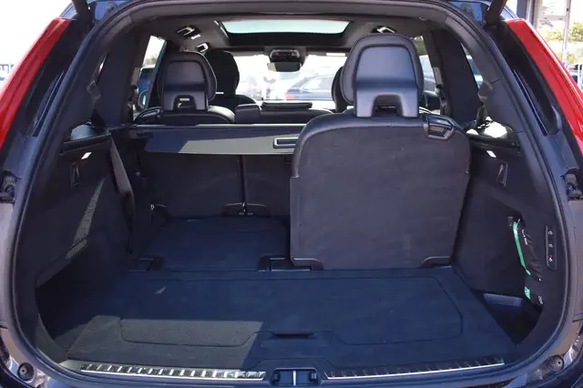 Volvo XC90 view 11